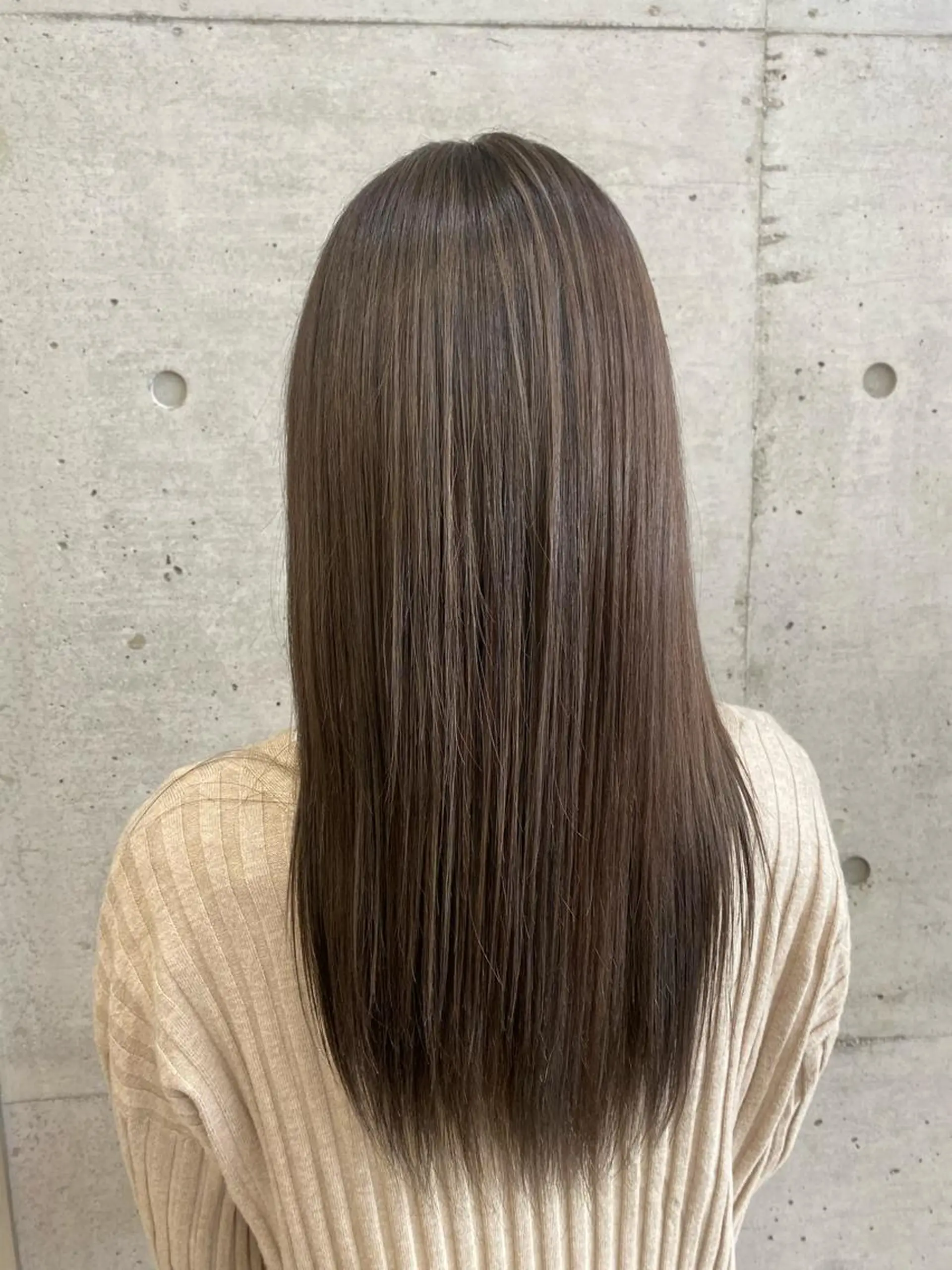 ロング カラー アッシュ アッシュグレー アッシュグレージュ グレージュ ハイライトカラー ヘアカラー 大栗 佑也  髪質改善のヘアスタイル