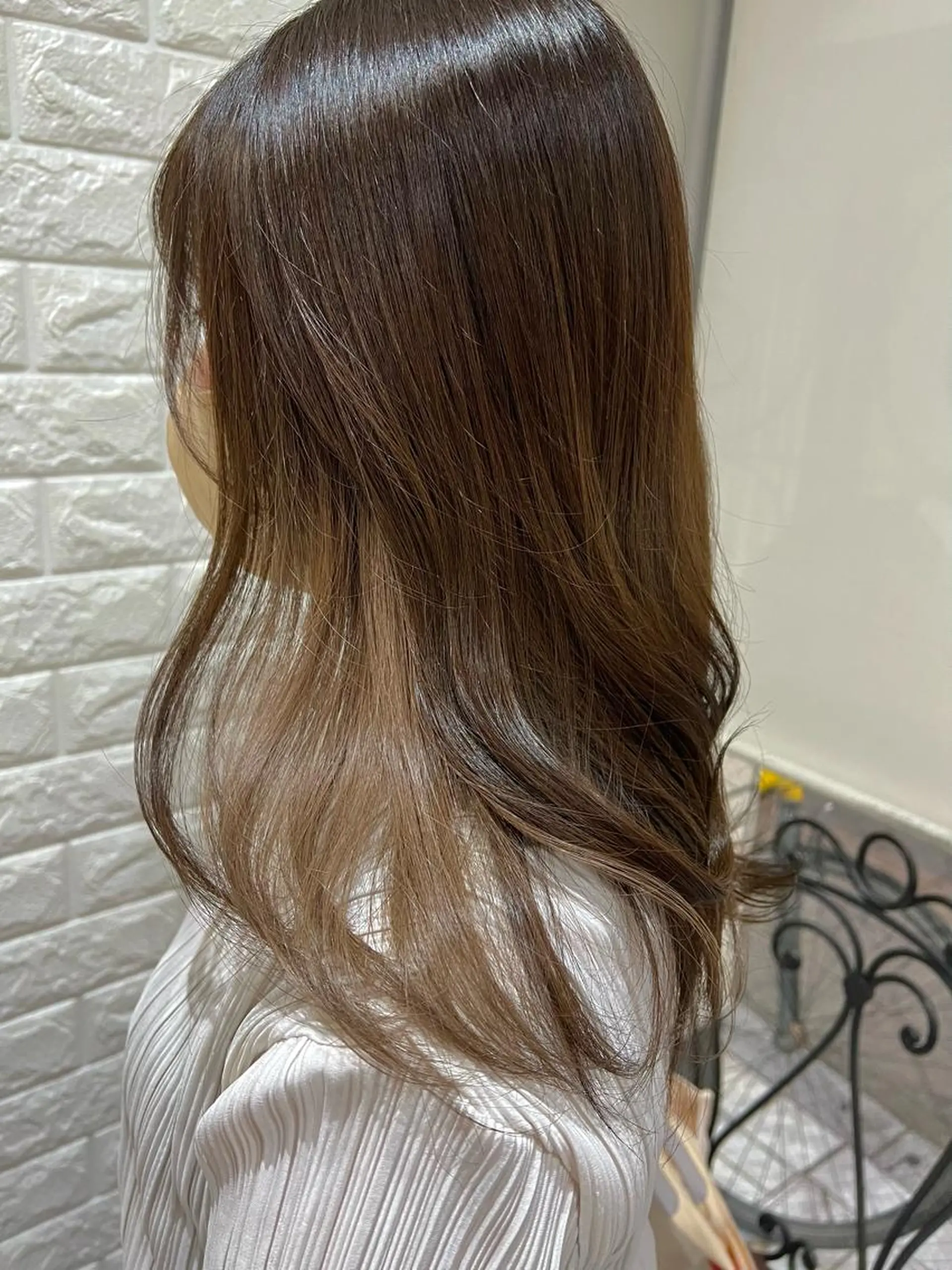 ロング カラー ベージュカラー ブリーチ イヤリングカラー インナーカラー ミルクティーベージュ ヘアカラー トリートメント 韓国ヘア ♡tomimaのヘアスタイル