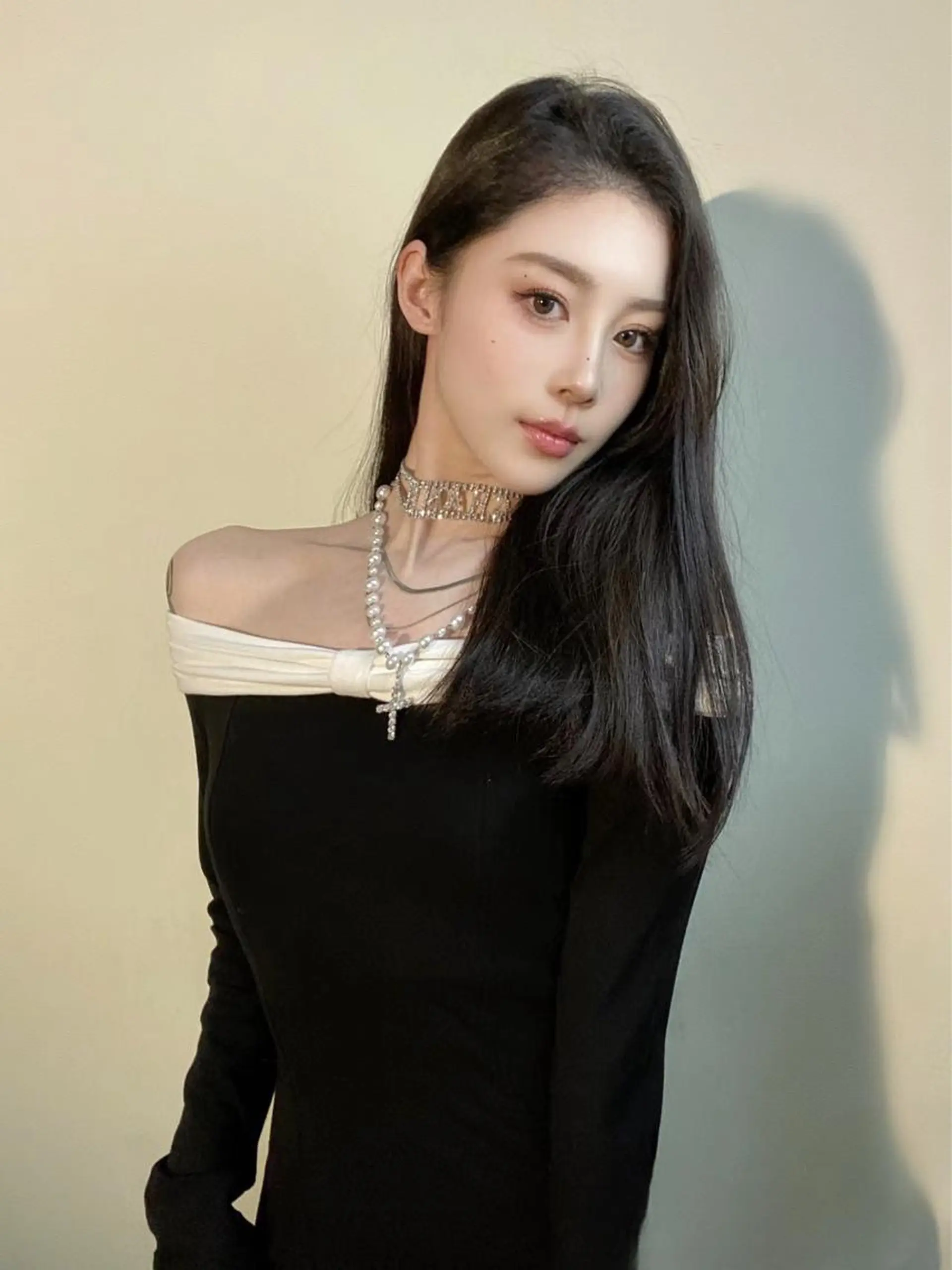 セミロング カラー ベージュカラー ブリーチ イヤリングカラー 韓国風カラー ブリーチなしカラー カット ヘアカラー トリートメント 鈴木 一貴のヘアスタイル