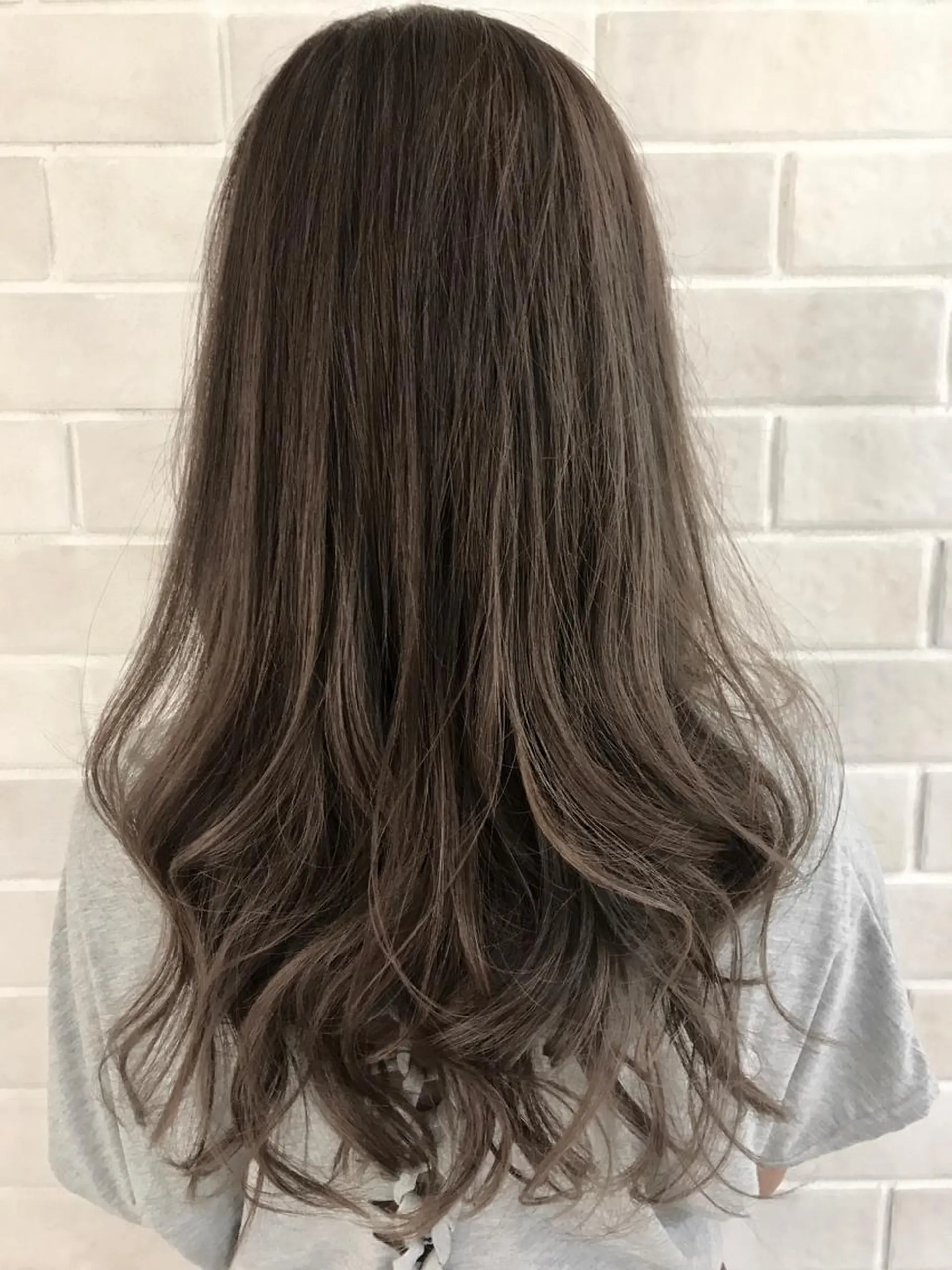 ロング カラー グレージュ ハイライトカラー ハイライト 艶髪カラー&ウルフ フルカワ ヒロズミのヘアスタイル