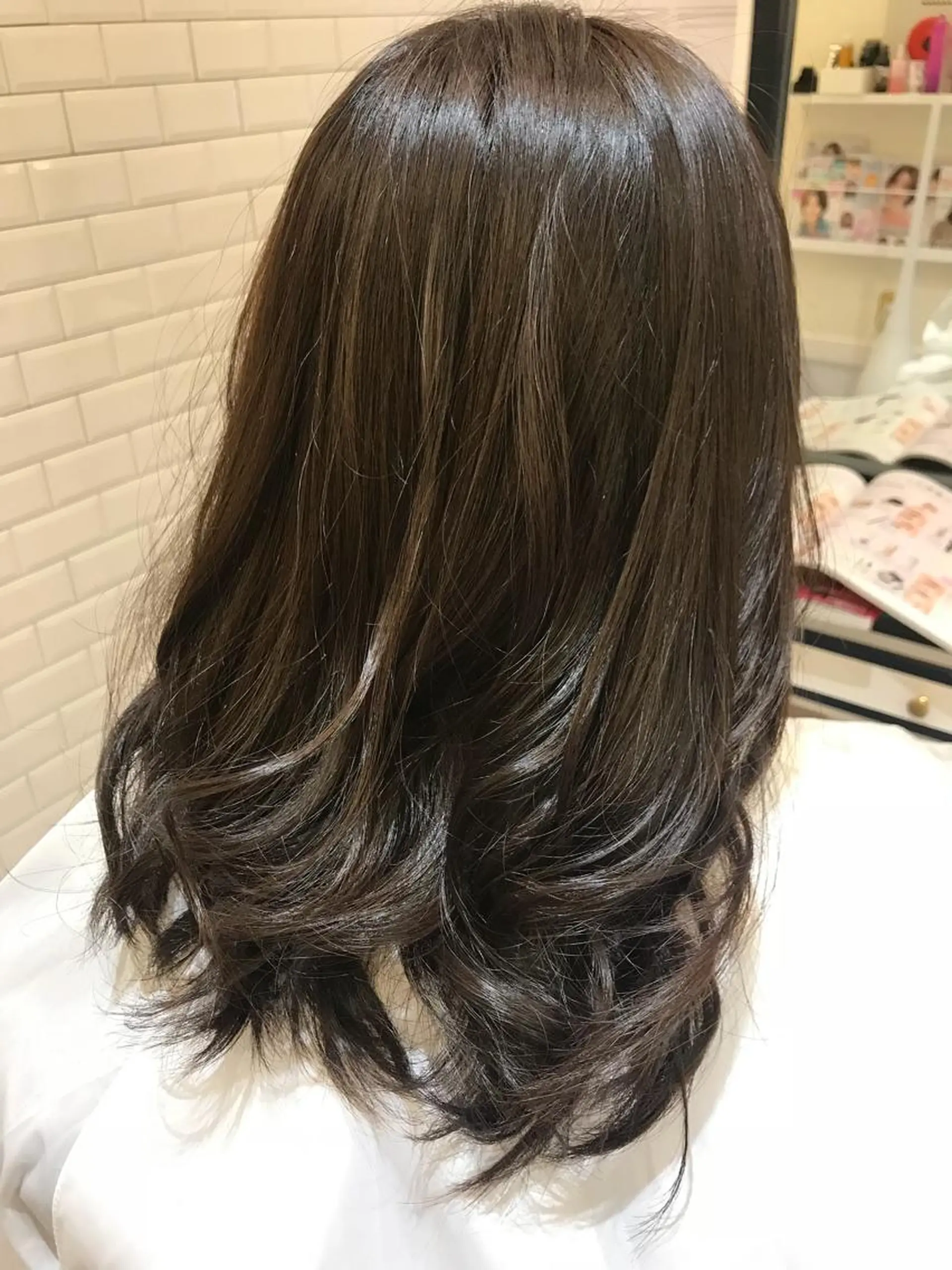 セミロング カラー 粟田 めぐみのヘアスタイル