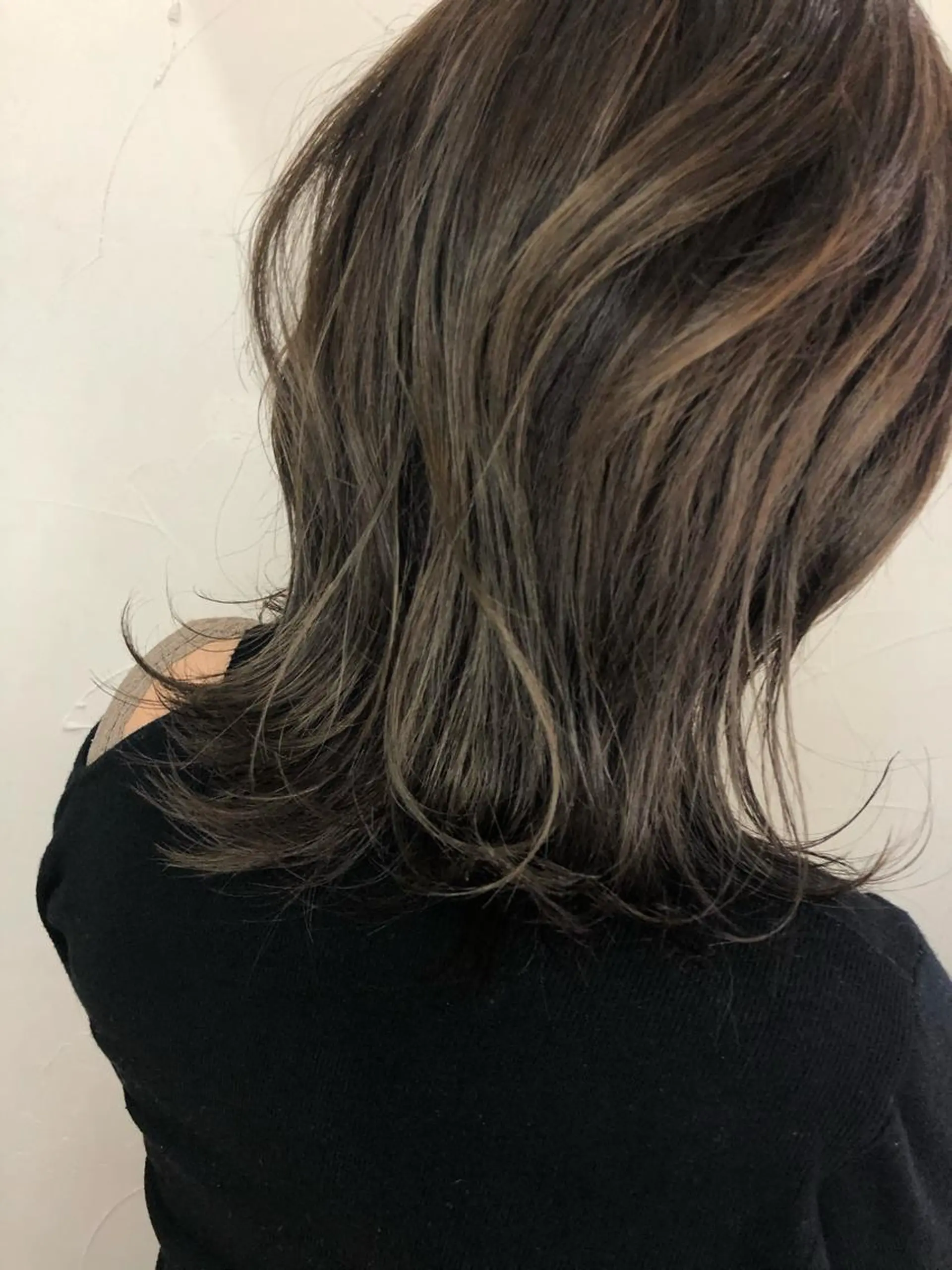 ミディアム カラー グレージュ ハイライトカラー ハイライト 西山梨々【5/1〜 復帰致します🌼】のヘアスタイル