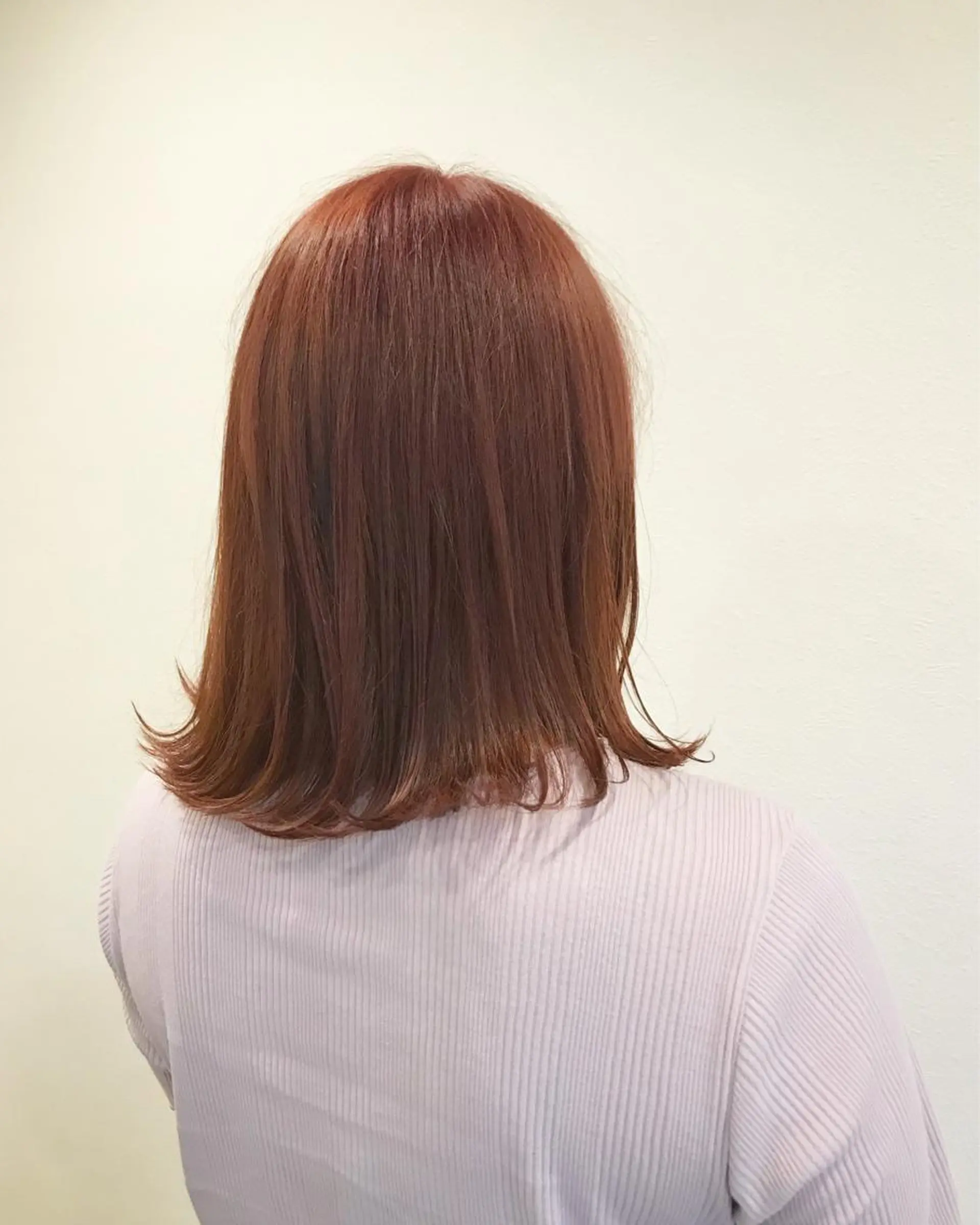 ショート カラー ブリーチ ピンクカラー ヘアカラー トリートメント エイト ウメダのヘアスタイル