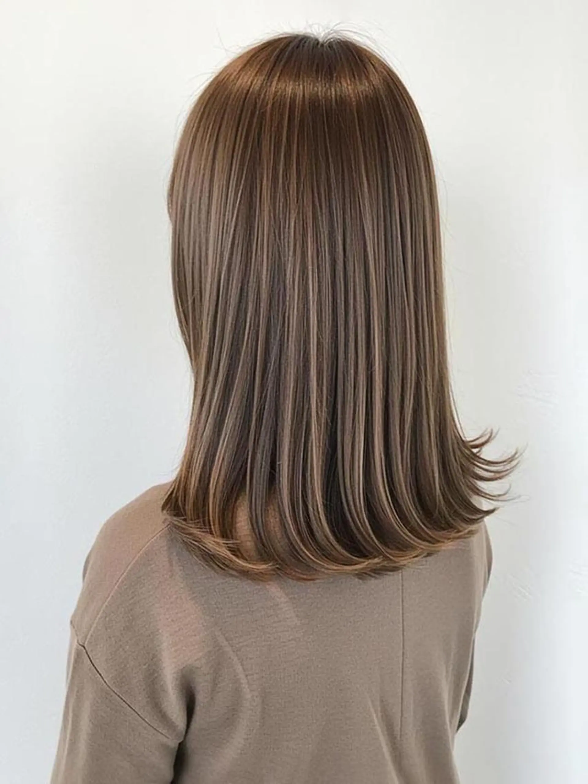 カラー バレイヤージュ ブリーチ ケアブリーチ ダブルカラー イヤリングカラー Ｈelena きらのヘアスタイル