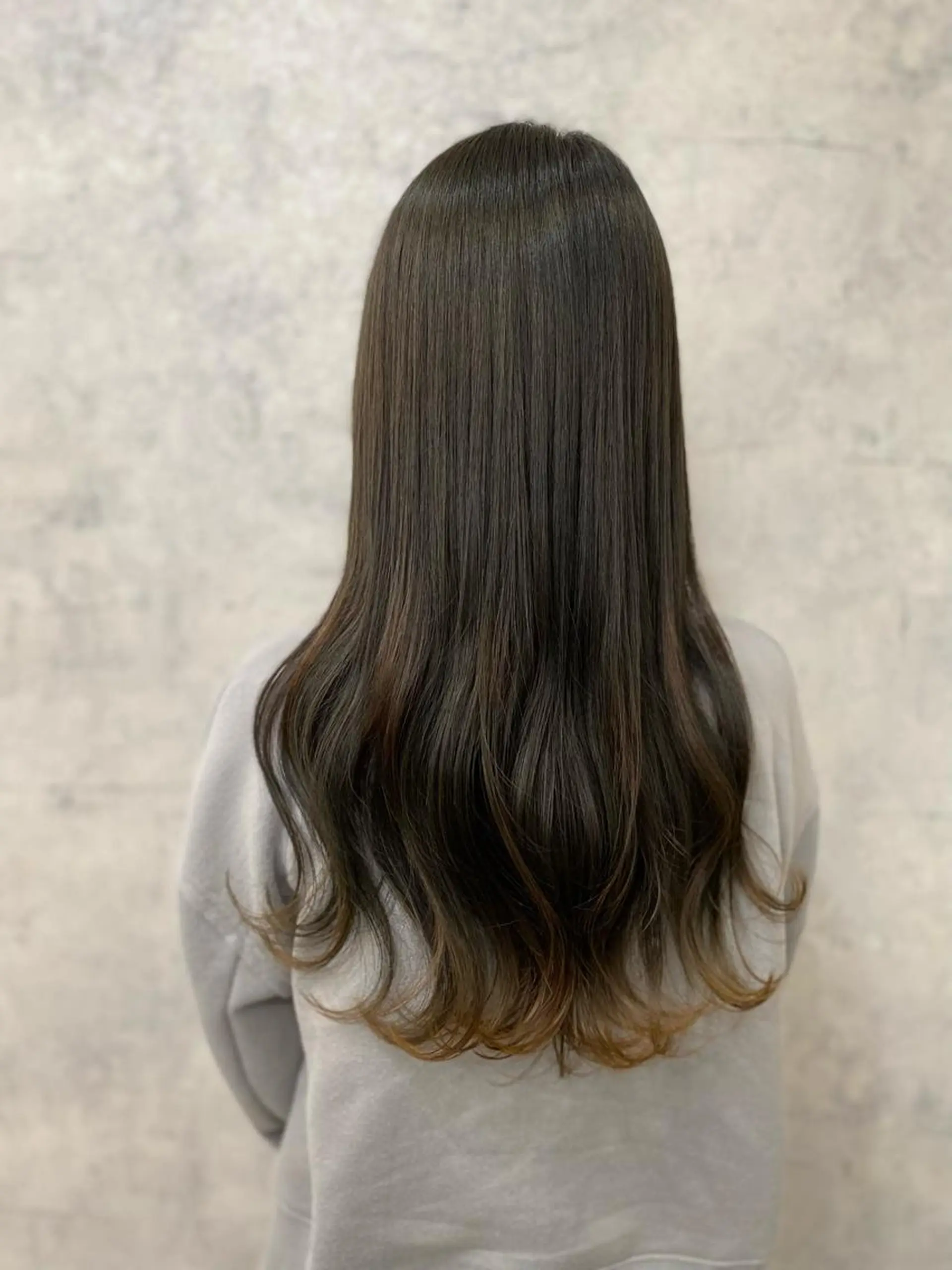 ロング カラー グラデーションカラー グレージュ オリーブグレージュ オリーブグレー yuite 新河岸のヘアスタイル
