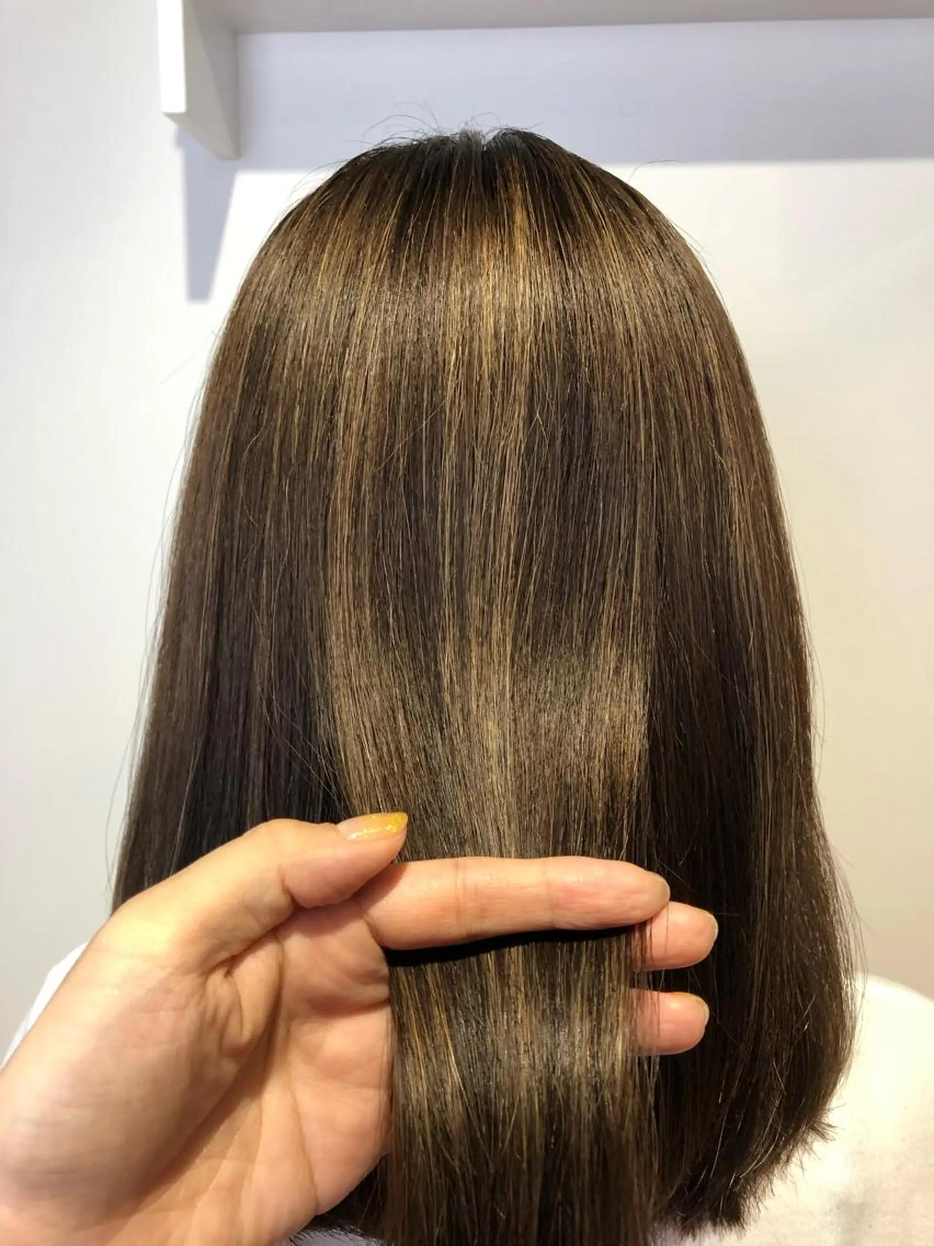 ミディアム トップ スタイリストのヘアスタイル