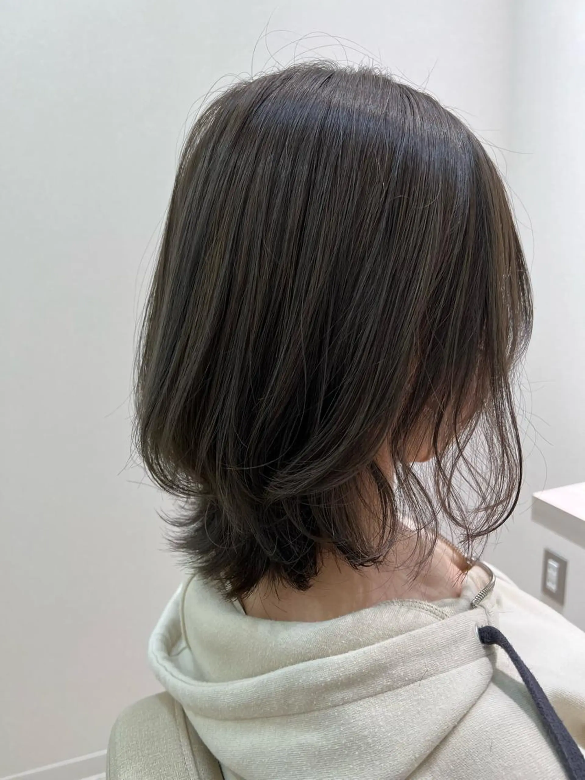 ミディアム カラー アッシュ ブルーカラー ブルーアッシュ カット ヘアカラー トリートメント 暗髪/艶髪/Ono .のヘアスタイル