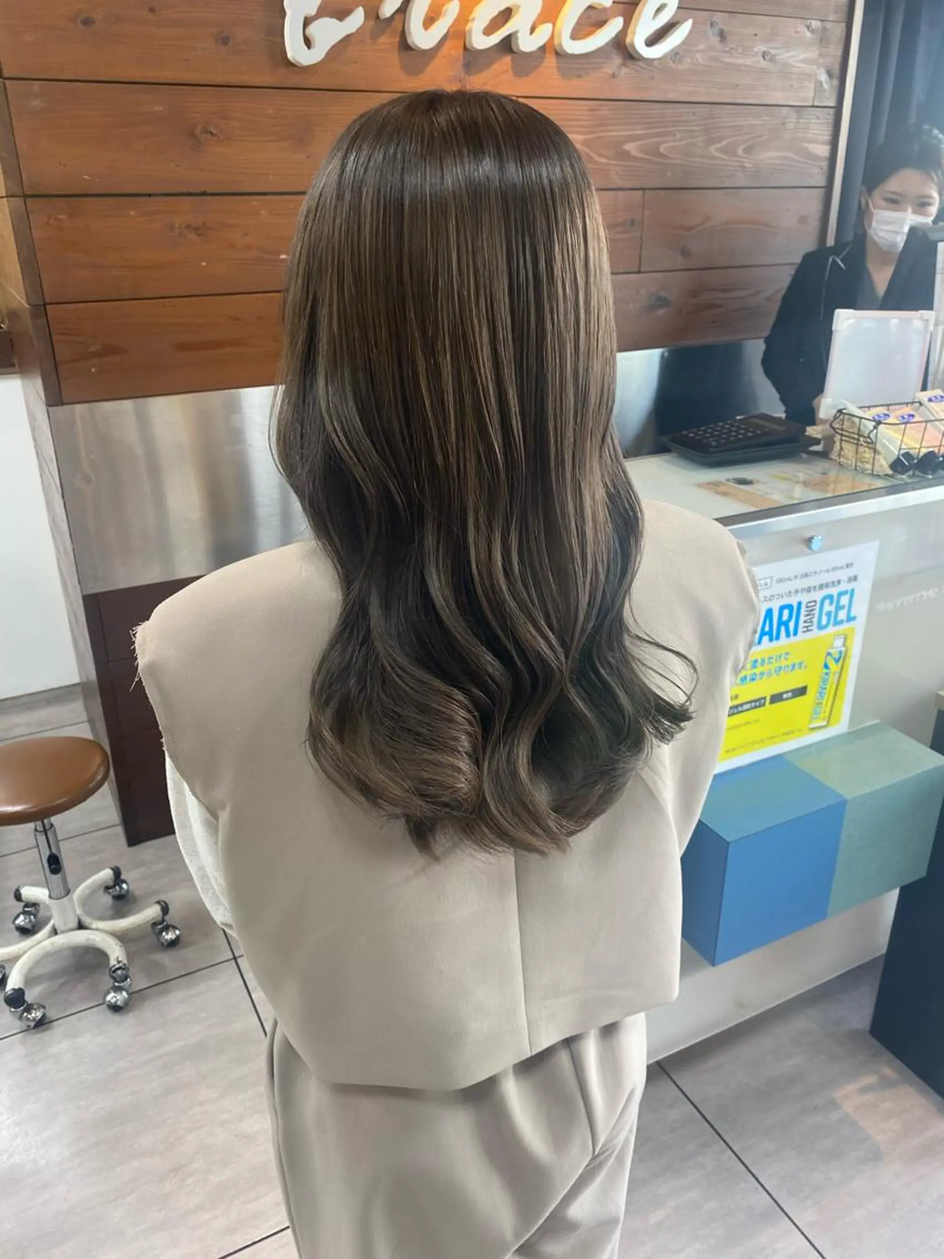 セミロング カラー ヘアアレンジ ヘアカラー トリートメント 川上 麻梨阿のヘアスタイル