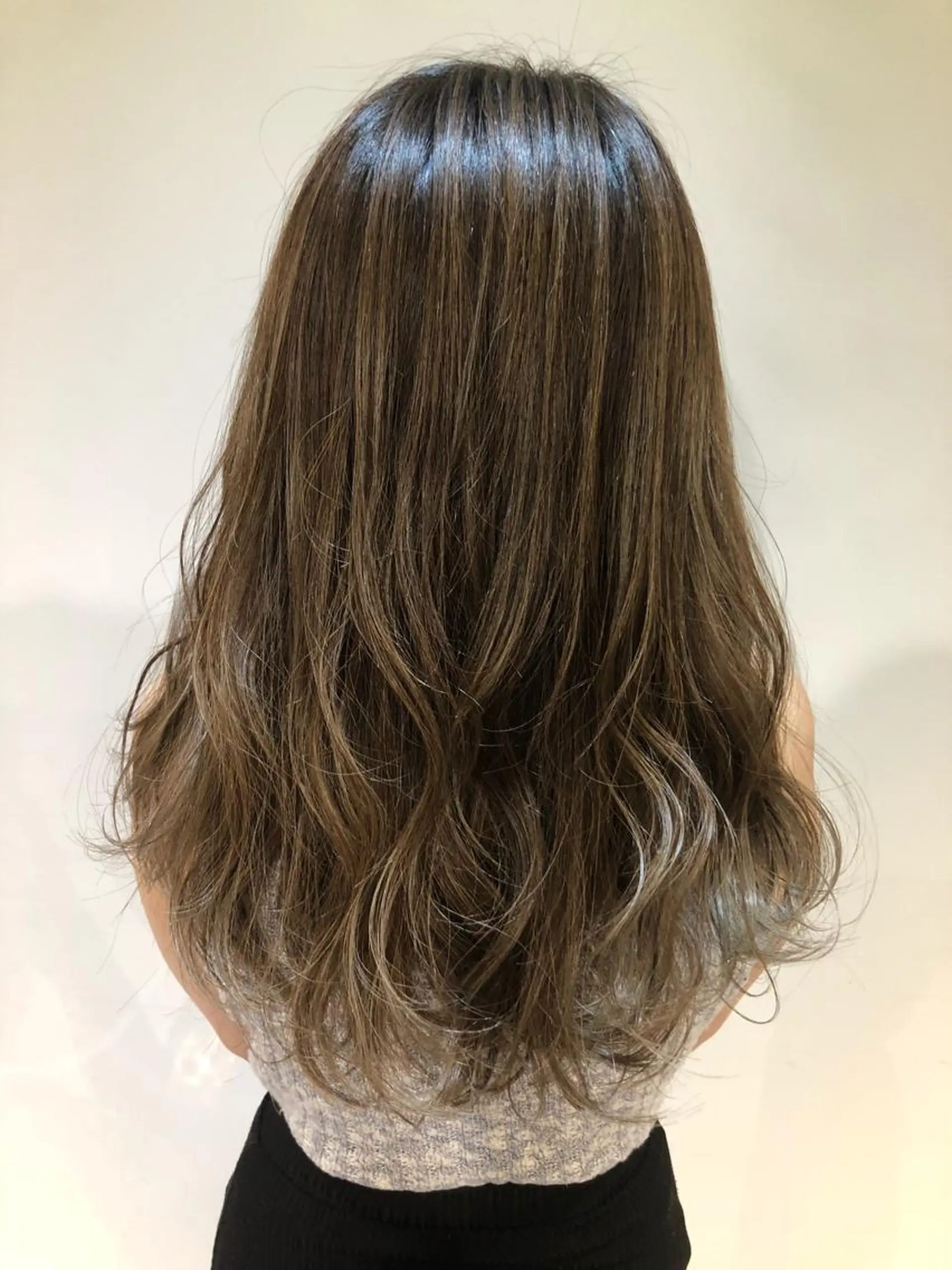 セミロング カラー ベージュカラー ハイライトカラー ハイライト カット ヘアカラー トリートメント scene. haraのヘアスタイル