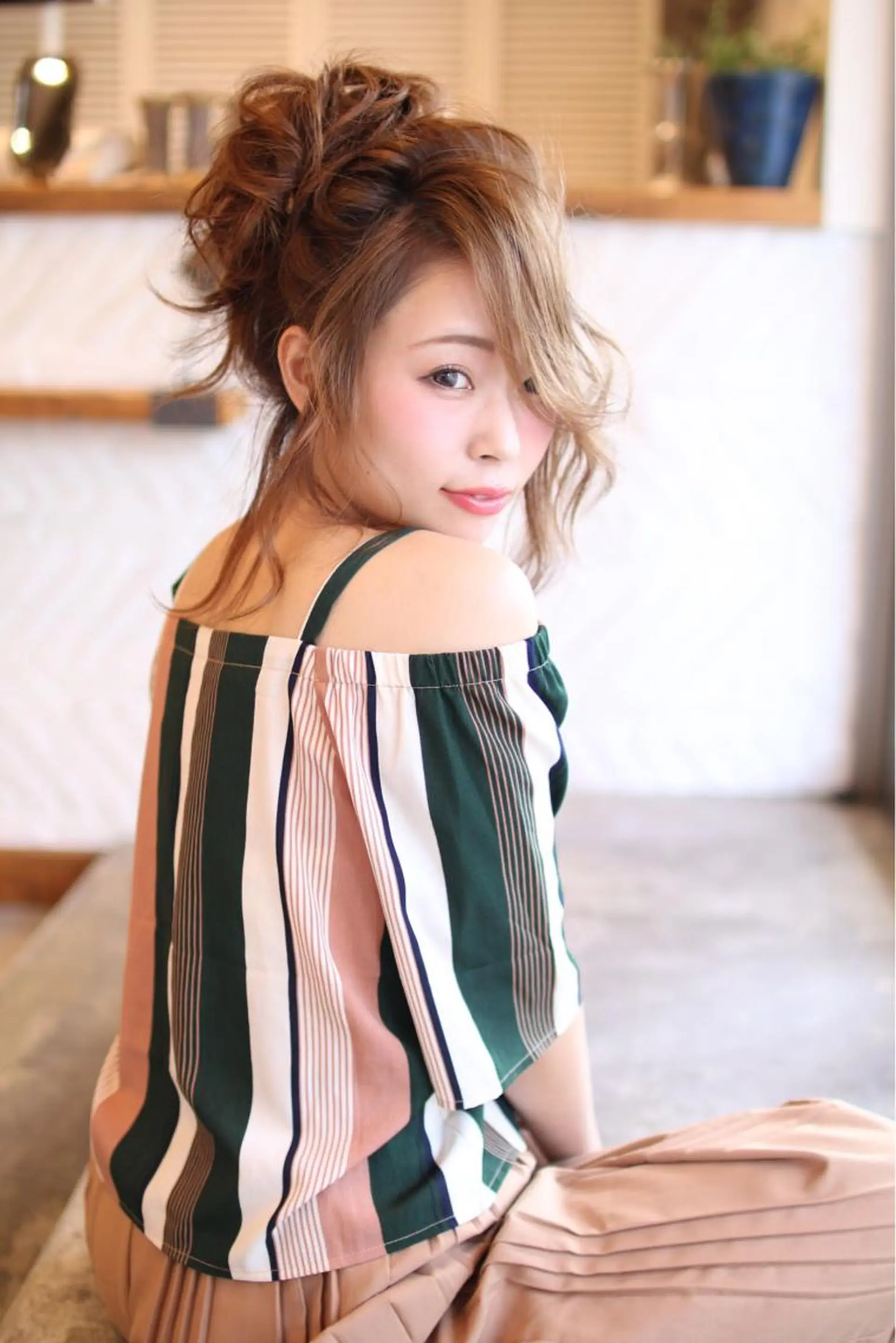 ミディアム ヘアアレンジ お団子ヘア 神野 雅樹のヘアスタイル