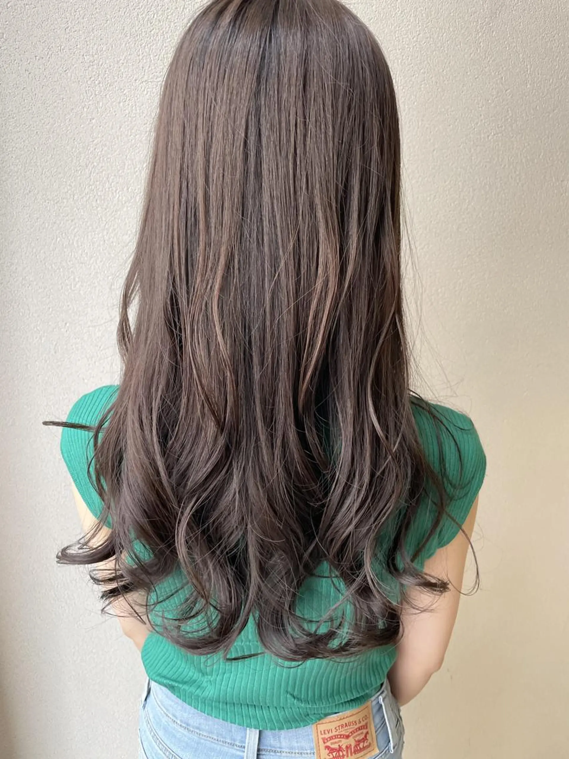 ロング カラー アッシュ アッシュグレー アッシュグレージュ グレージュ レイヤーカット Owl hairのヘアスタイル