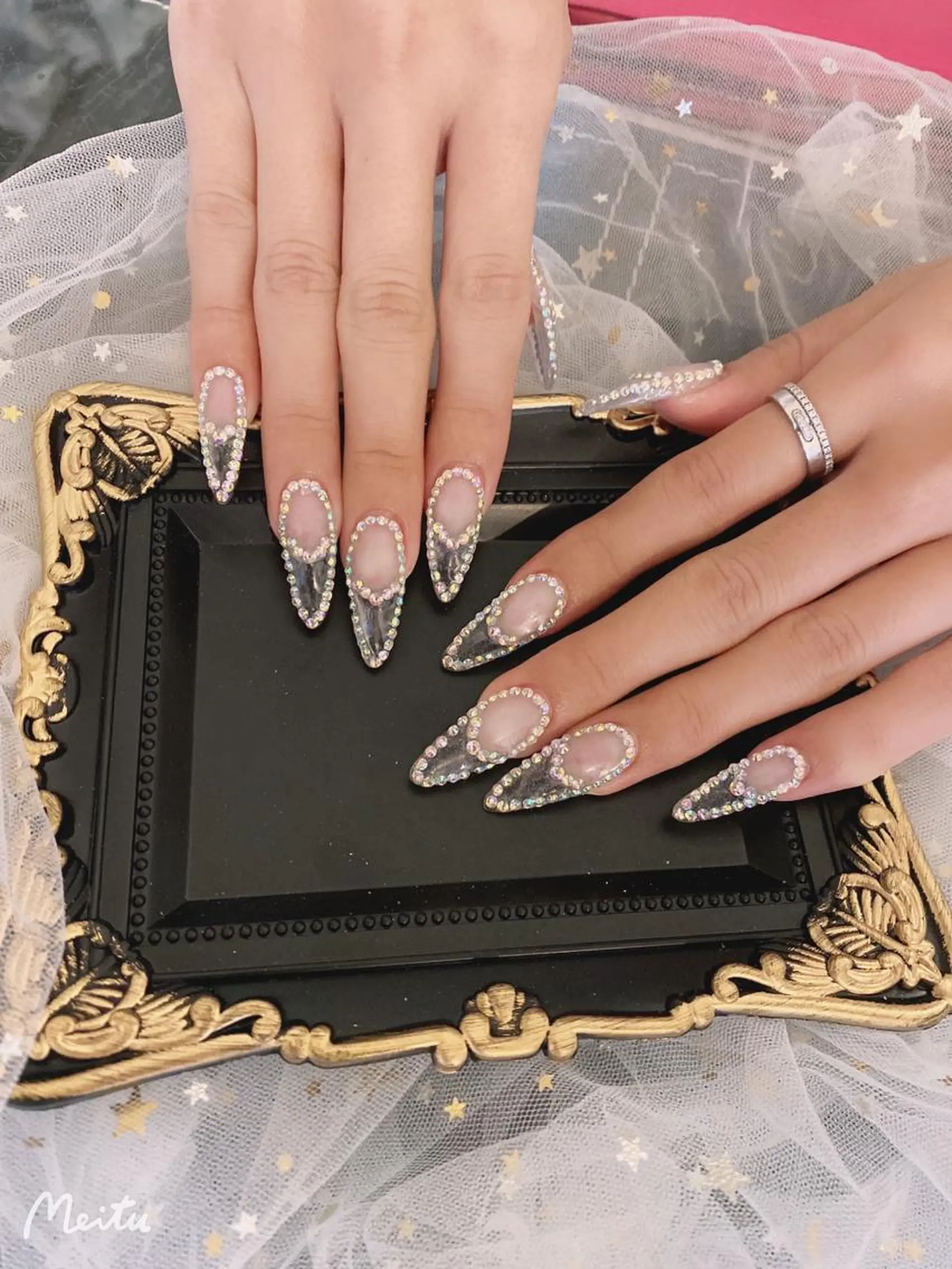 セミロング パンダ ネイルのネイルデザイン