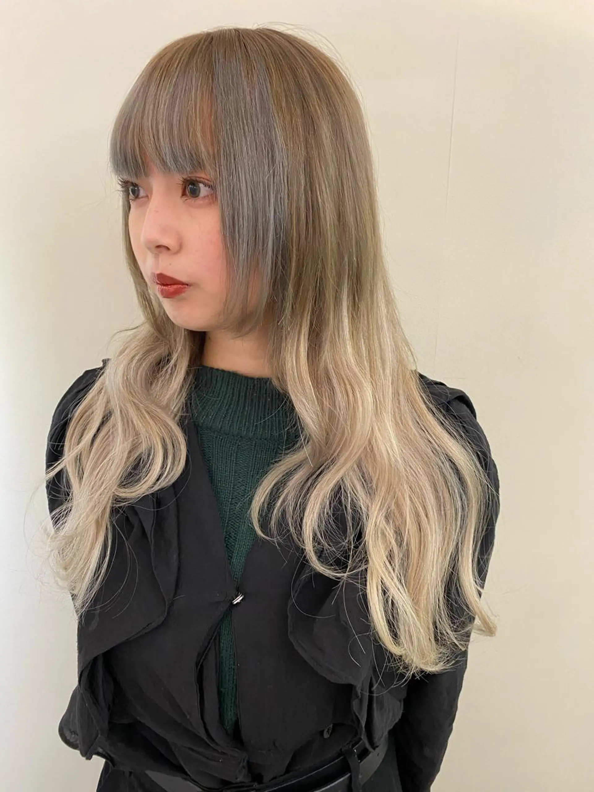 ミディアム カラー ヘアカラー エクステ レイヤーウルフ エクステ磯部のヘアスタイル