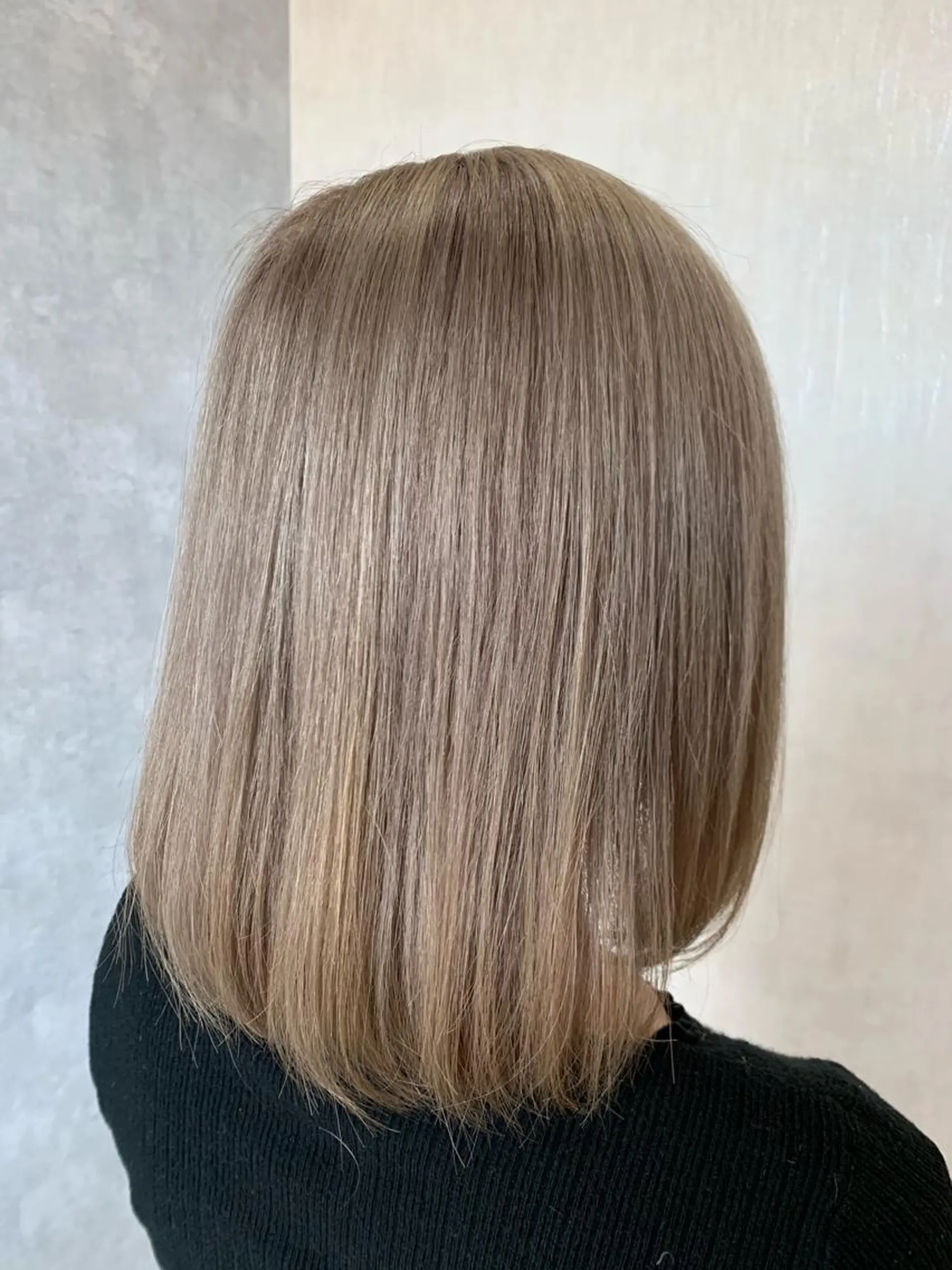 ミディアム カラー グレージュ ヘアカラー トリートメント LUXBE LUCEのヘアスタイル