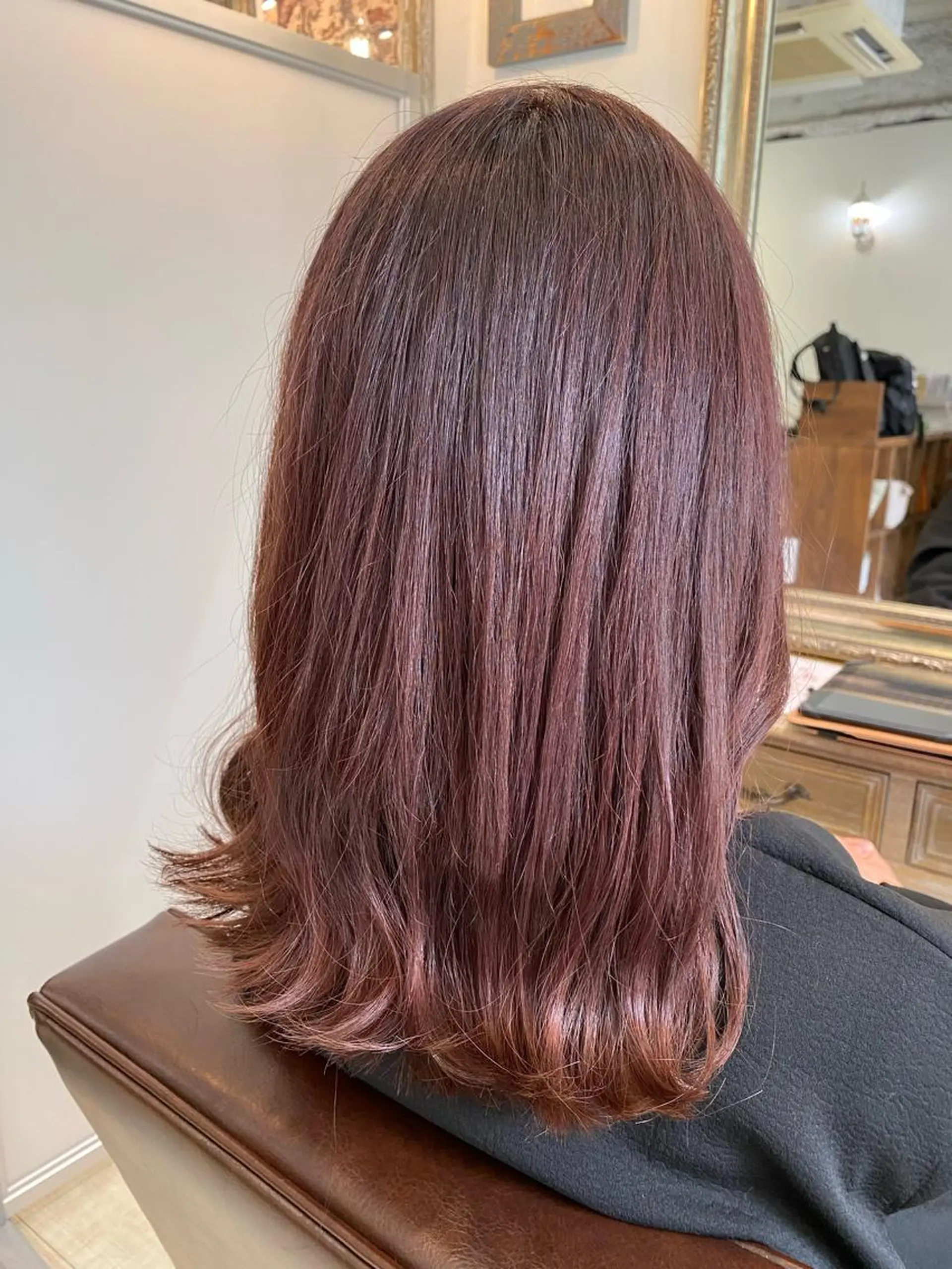 セミロング カラー 福田 里央のヘアスタイル