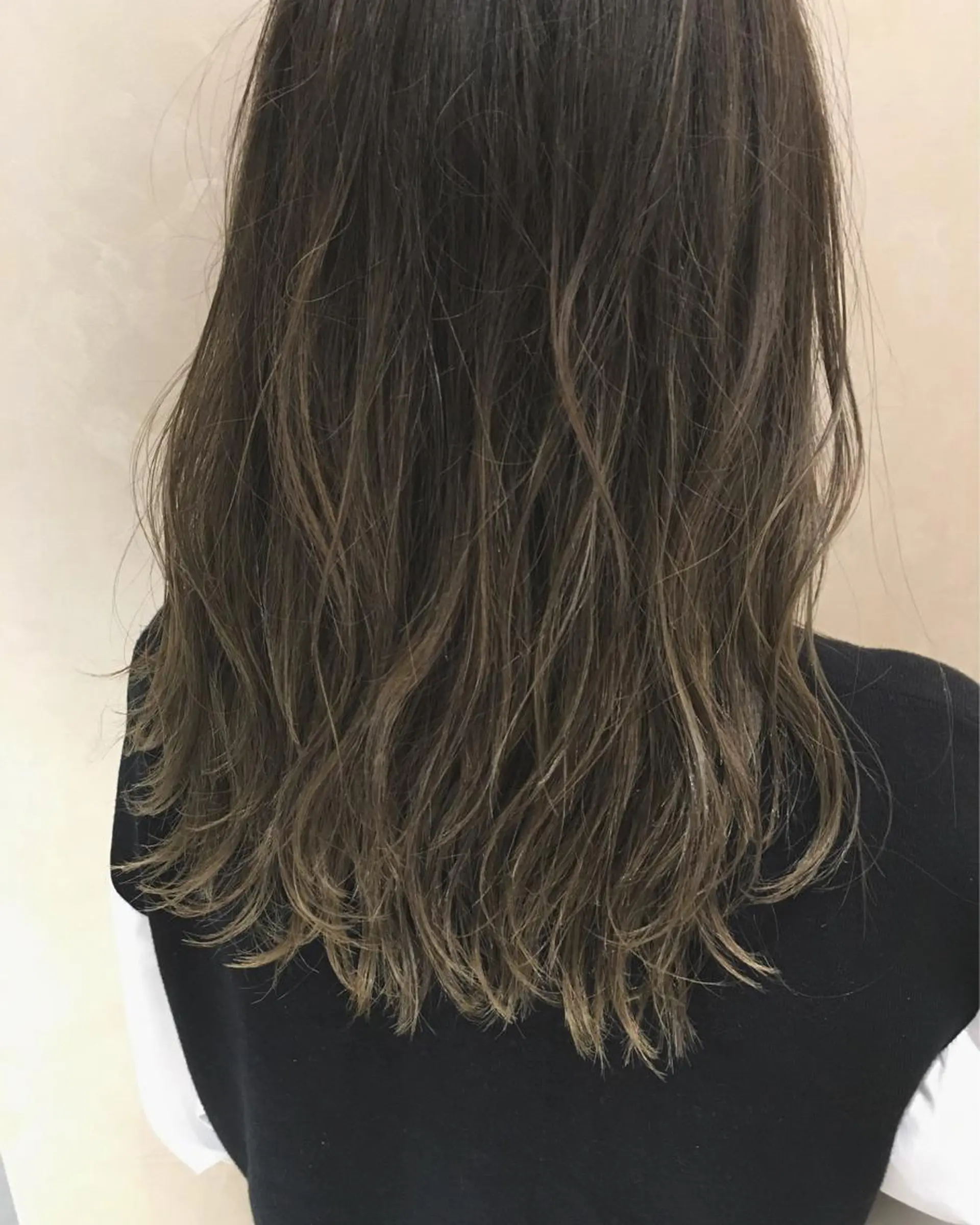 ミディアム カラー パーマ ヘアアレンジ アッシュ アッシュグレー ハイライトカラー ハイライト 酸性縮毛矯正のプロ 杉山玲介のヘアスタイル