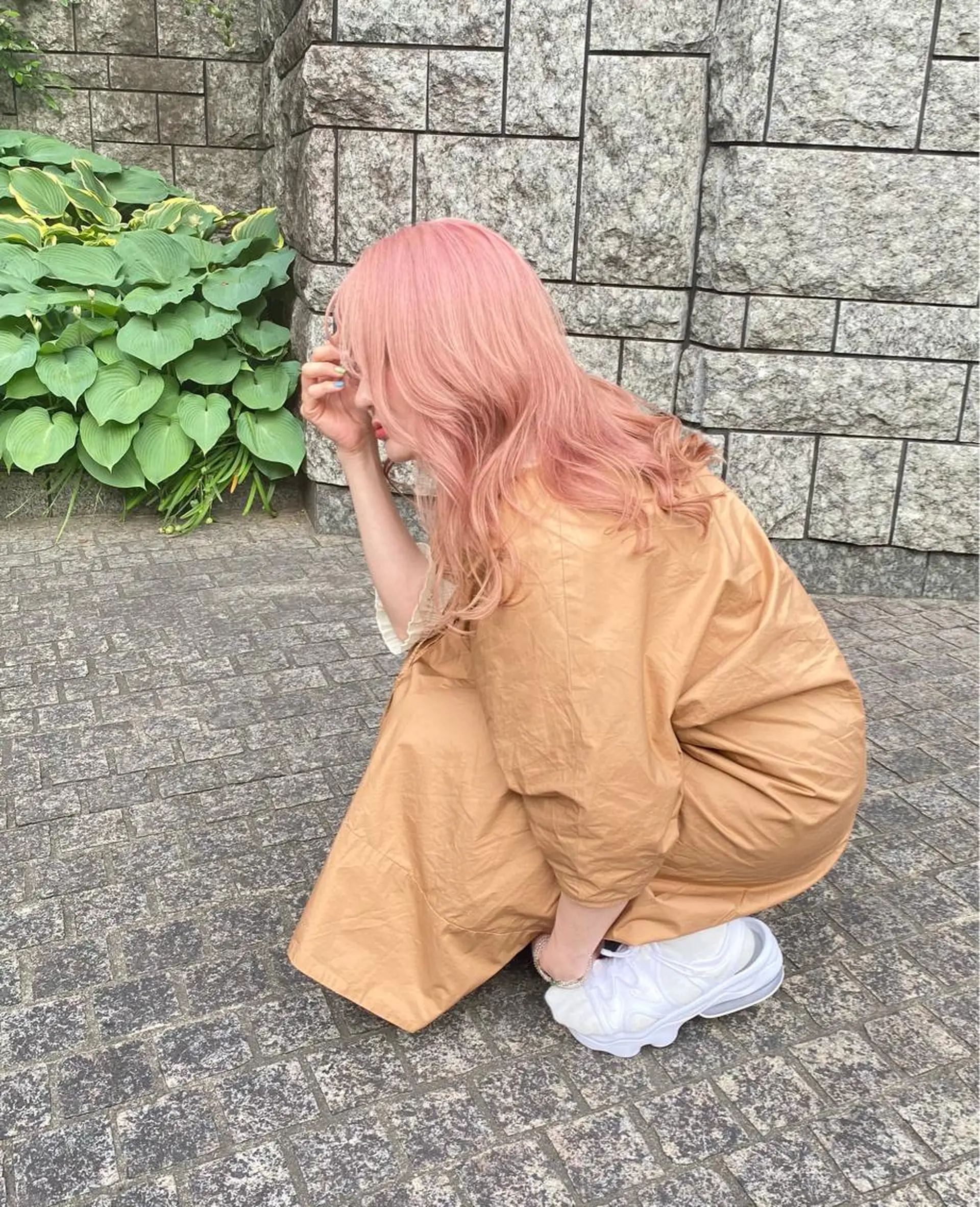 セミロング カラー ピンクカラー 森本 笑のヘアスタイル