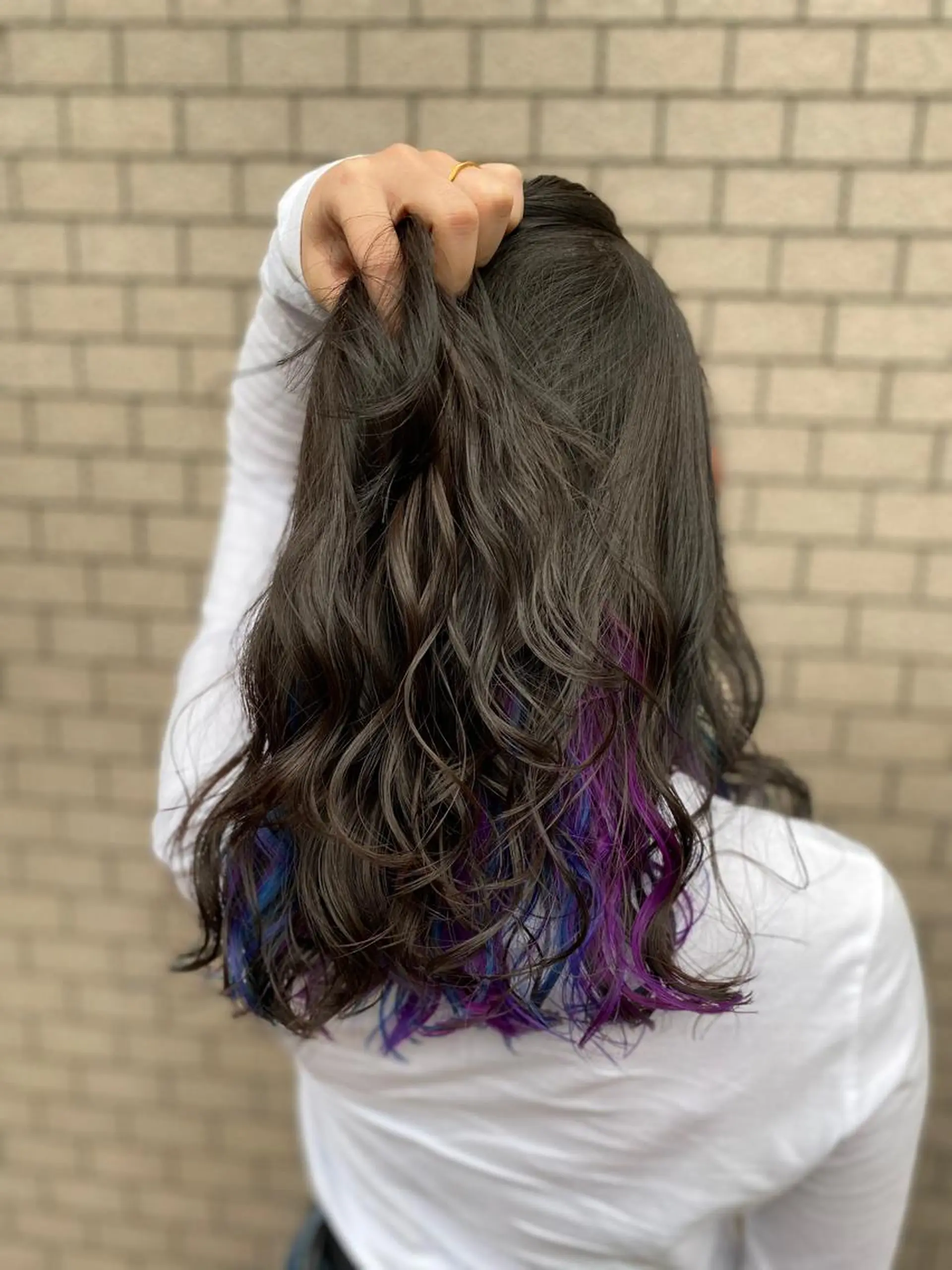 セミロング カラー ブリーチ ブルーカラー ケアブリーチ パープルカラー 岡本 拓朗のヘアスタイル