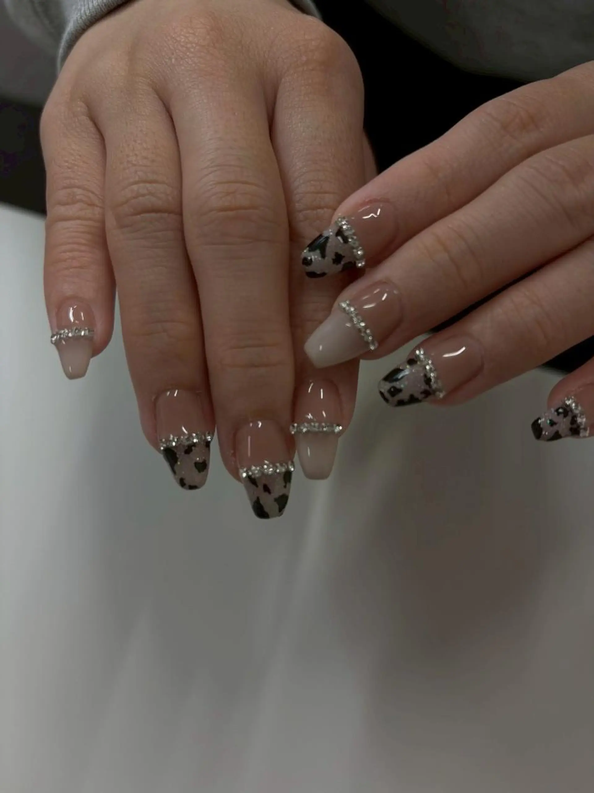 ネイル オーロラネイル ボルドー クリアネイル フラッシュネイル フットネイル 【UNE.】 長さだしフィルインのネイルデザイン