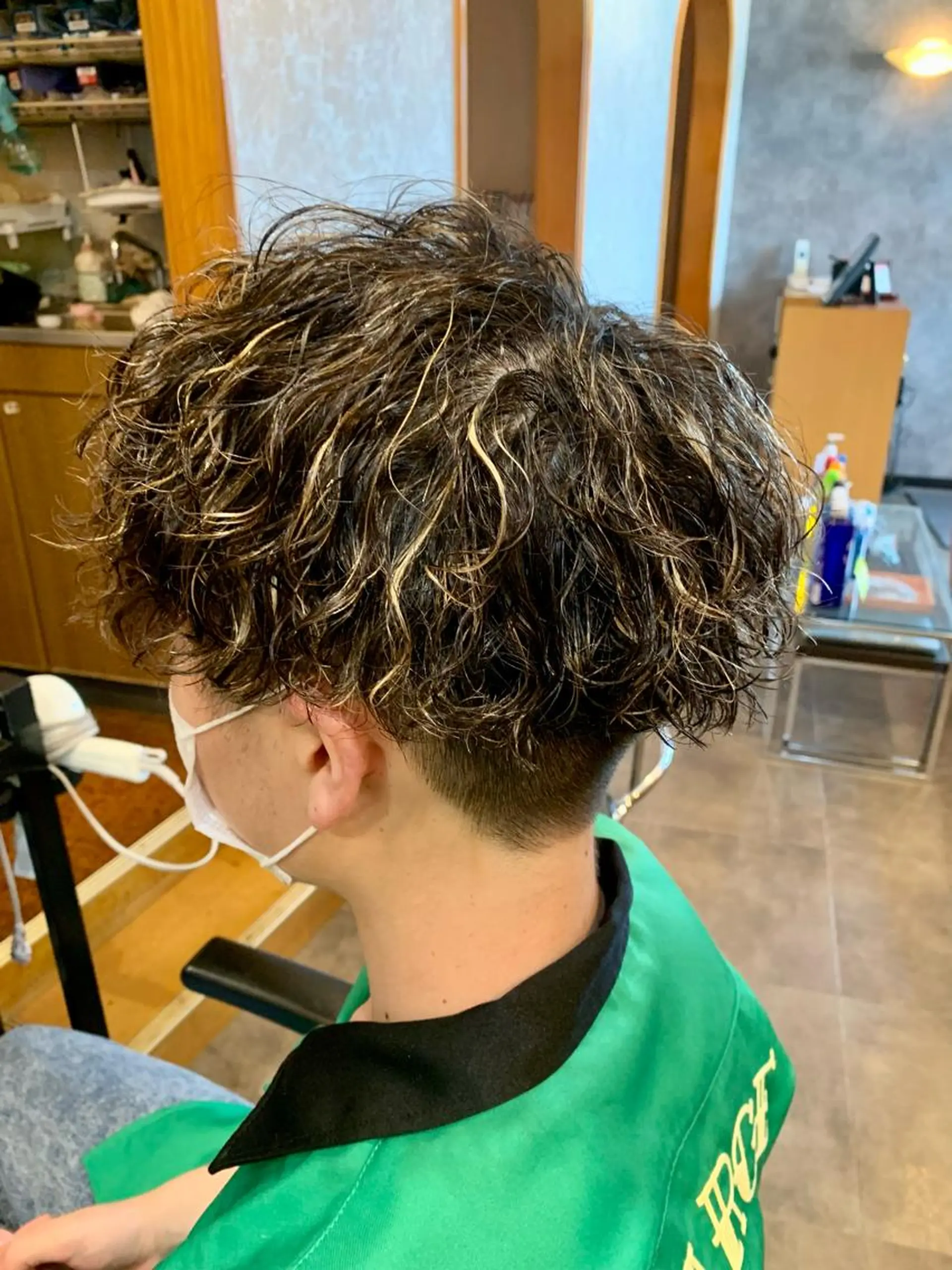 カラー パーマ メンズ メンズメッシュ メンズパーマ メッシュ スパイラルパーマ カット パーマ stylist 静音「LEON」のヘアスタイル