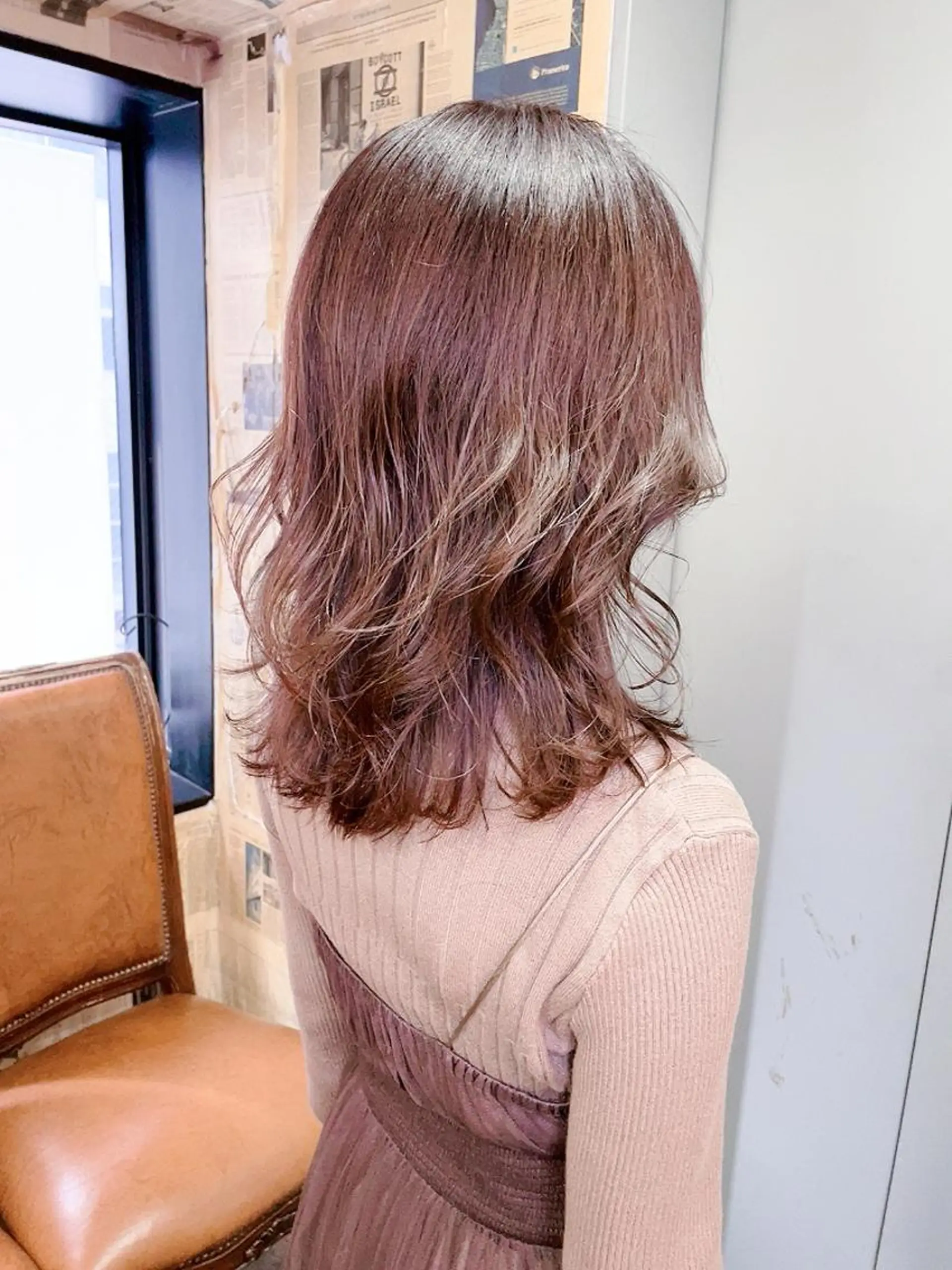 ミディアム カラー パーマ ヘアアレンジ ネイル マツエク・マツパ アイブロウ Chic シックのヘアスタイル