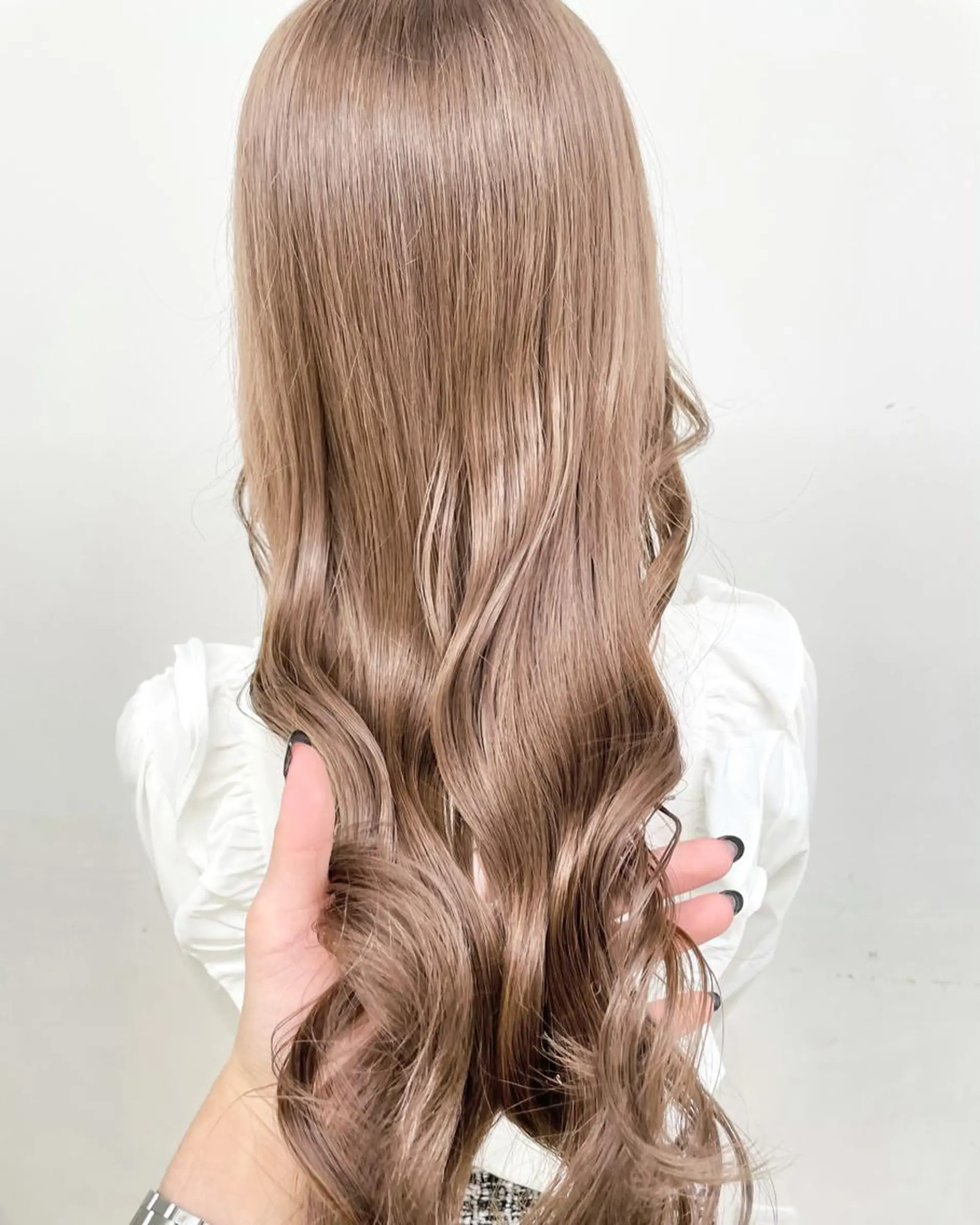 ロング カラー 🩵ハイトーン 美咲🩵のヘアスタイル