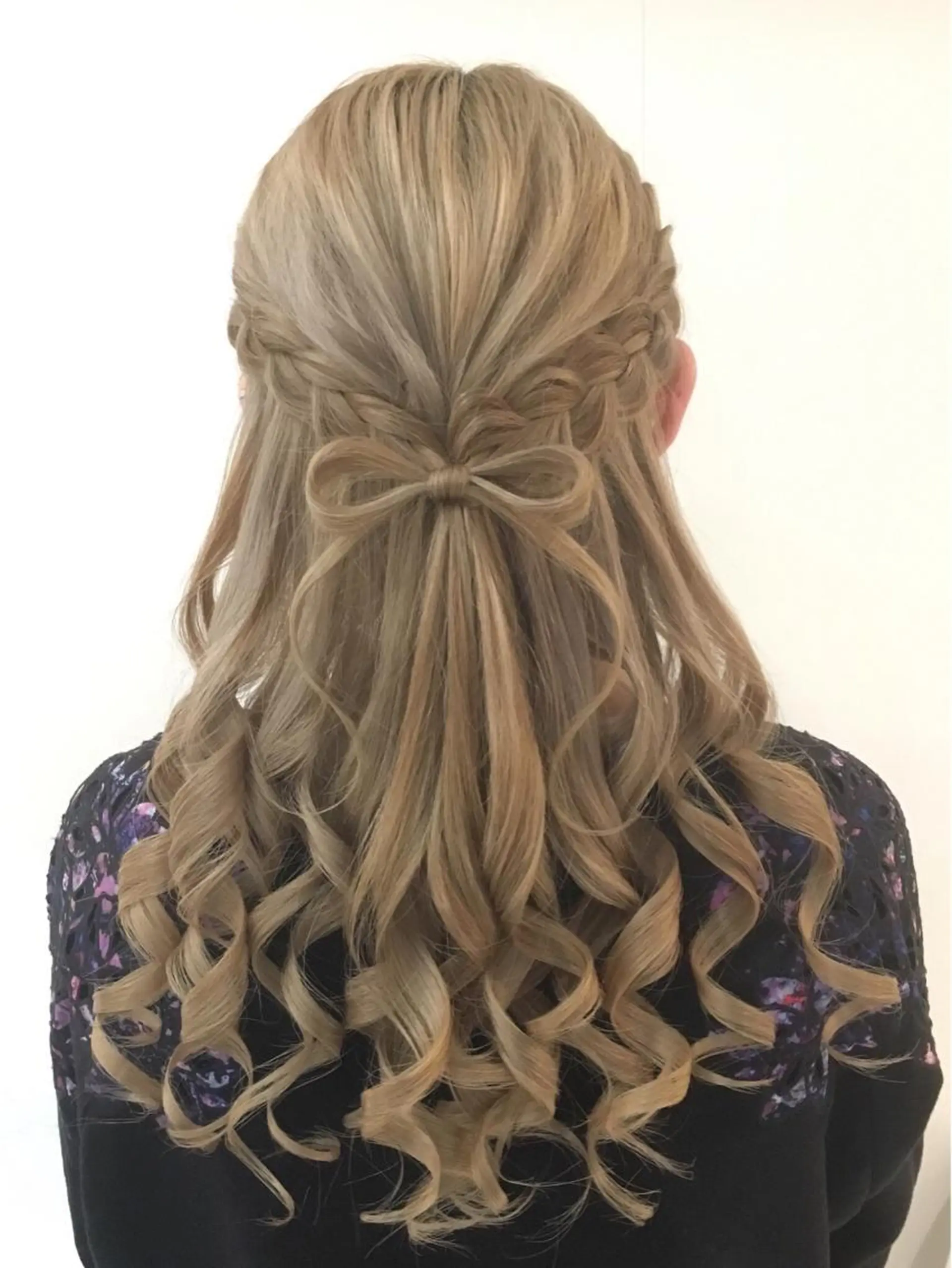 セミロング ヘアアレンジ ヘアメイク エンカレッジのヘアスタイル