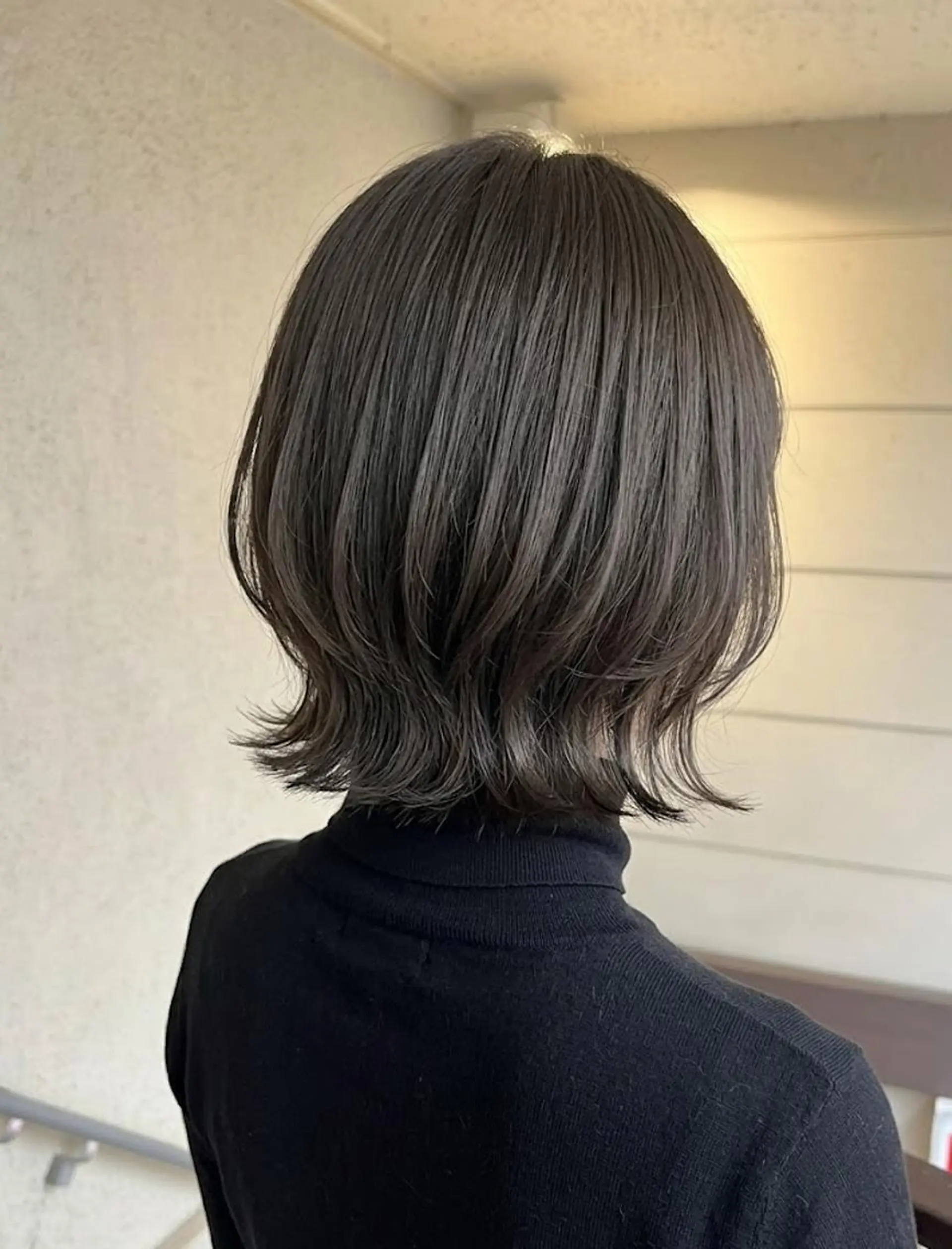 ミディアム アッシュ アッシュブラウン くびれヘア 顔周りカット カット ヘアカラー トリートメント ヘッドスパ flencia 丸 和博|カットのヘアスタイル