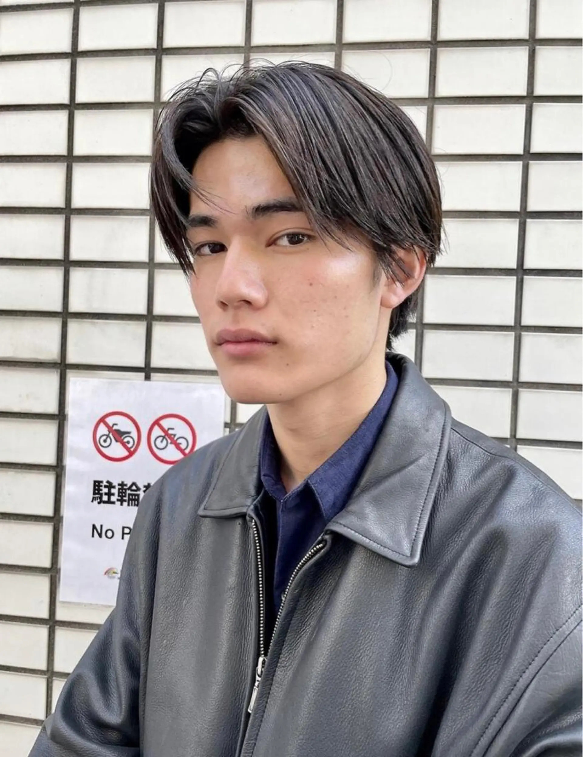 ショート カラー パーマ メンズ メンズバレイヤージュ メンズブリーチ センターパート フェードカット メンズハイライト スパイラルパーマ 🌐hina⭐️のヘアスタイル