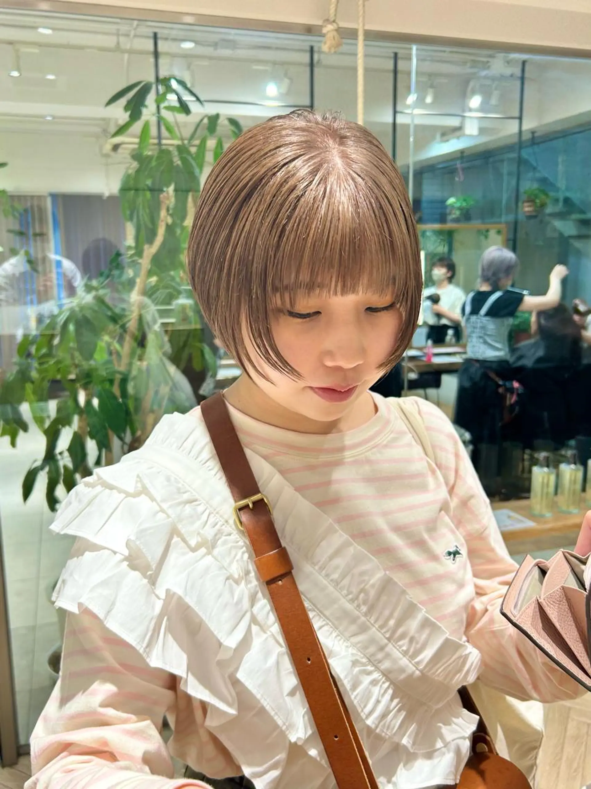 ショート カラー ベージュカラー ハイトーンカラー ハイトーンベージュ ショートヘア カット ヘアカラー トリートメント ハイトーン/ブリーチ 似合せカット/パーマのヘアスタイル