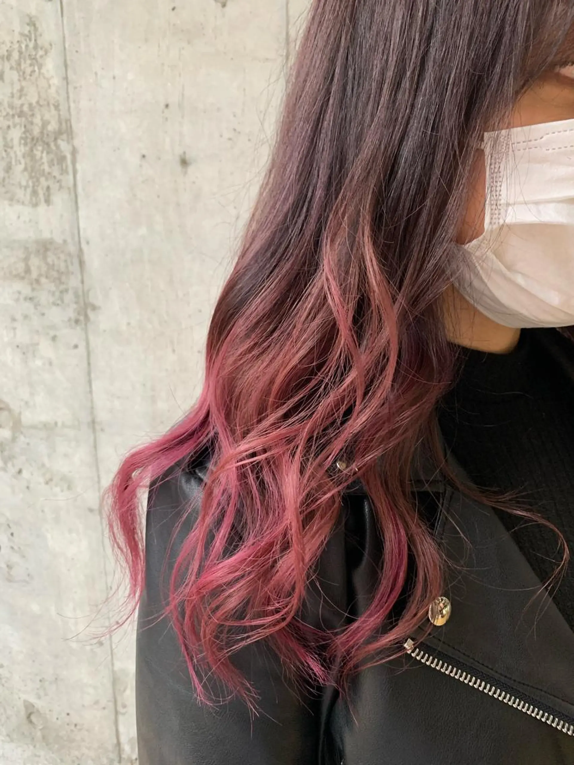 セミロング カラー グラデーションカラー ピンクカラー ミルクティーベージュ ブリーチ　店長　清水のヘアスタイル