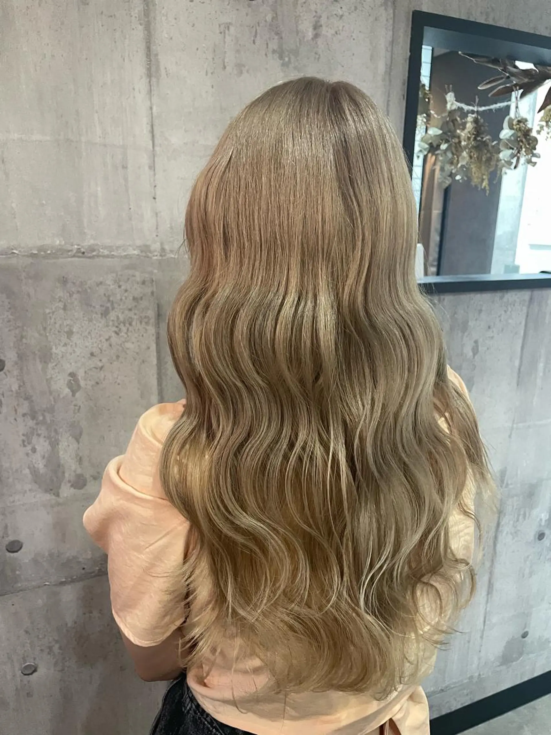 ロング カラー ベージュカラー ミルクティーベージュ Hair Labo ASH  あみん♡のヘアスタイル