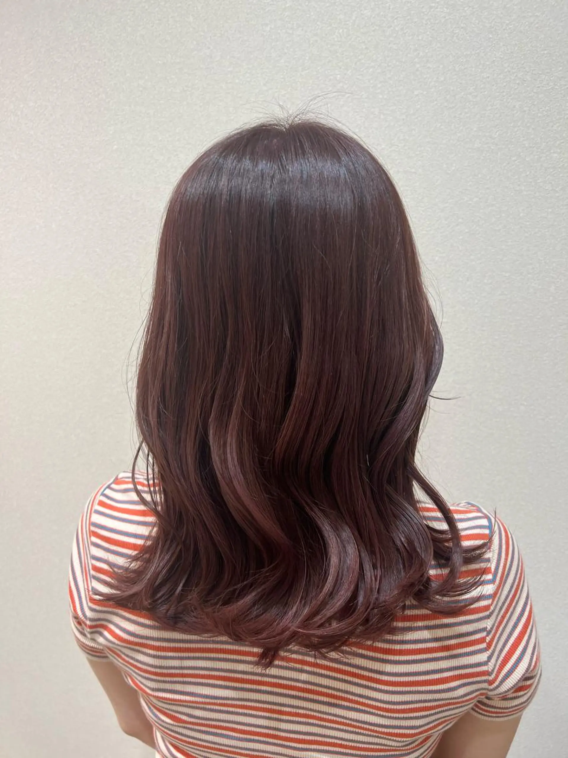 ミディアム カット ヘアカラー トリートメント ヘッドスパ mina .のヘアスタイル