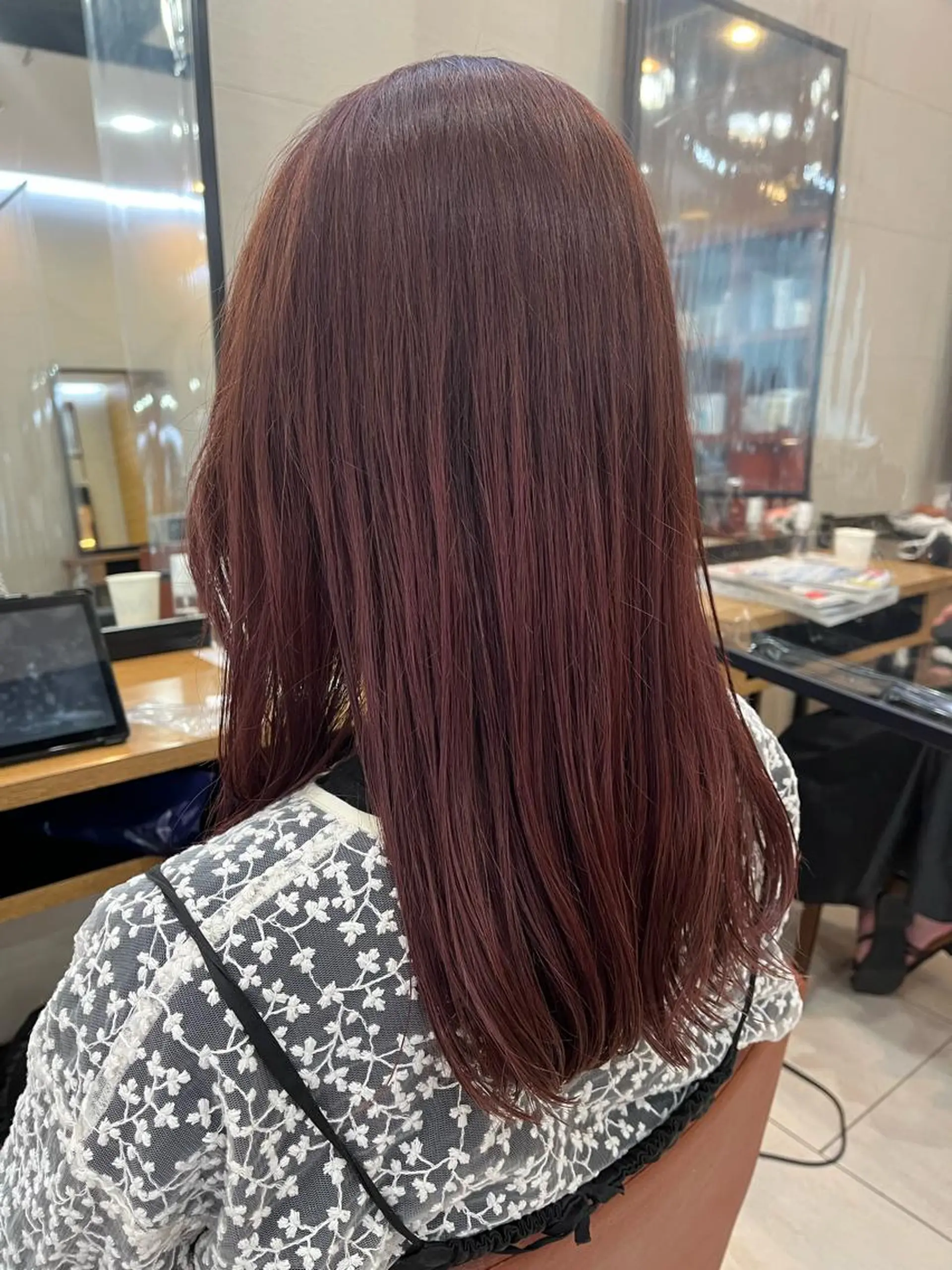 ロング カラー ヘアアレンジ ブラウンカラー ピンクカラー ピンクブラウン カット ヘアカラー あやめ【顔まわり/レ イヤー/柔らかカラ】のヘアスタイル