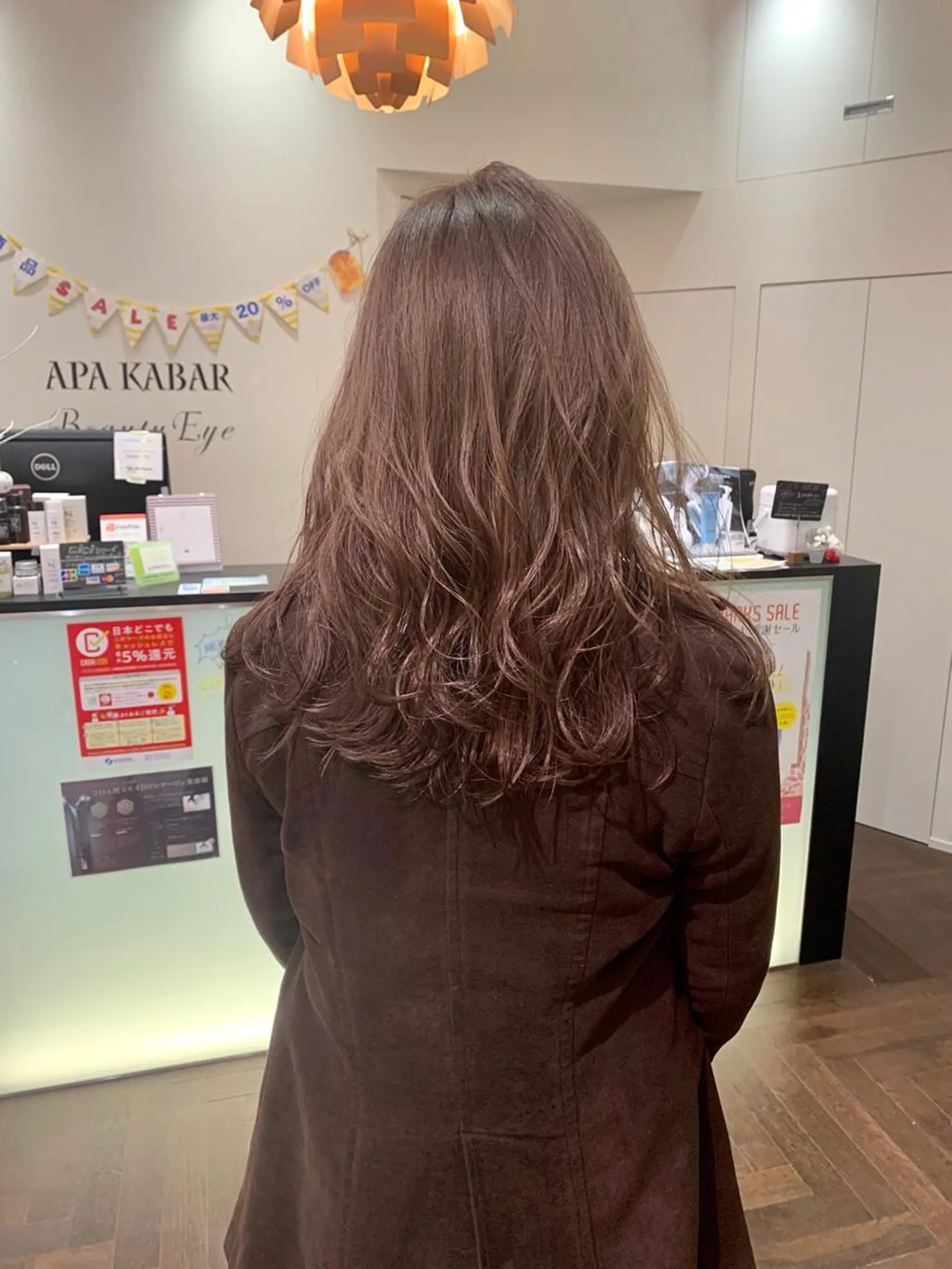 ロング カラー ベージュカラー モカベージュ カット ヘアカラー 喜友名 泉樹のヘアスタイル