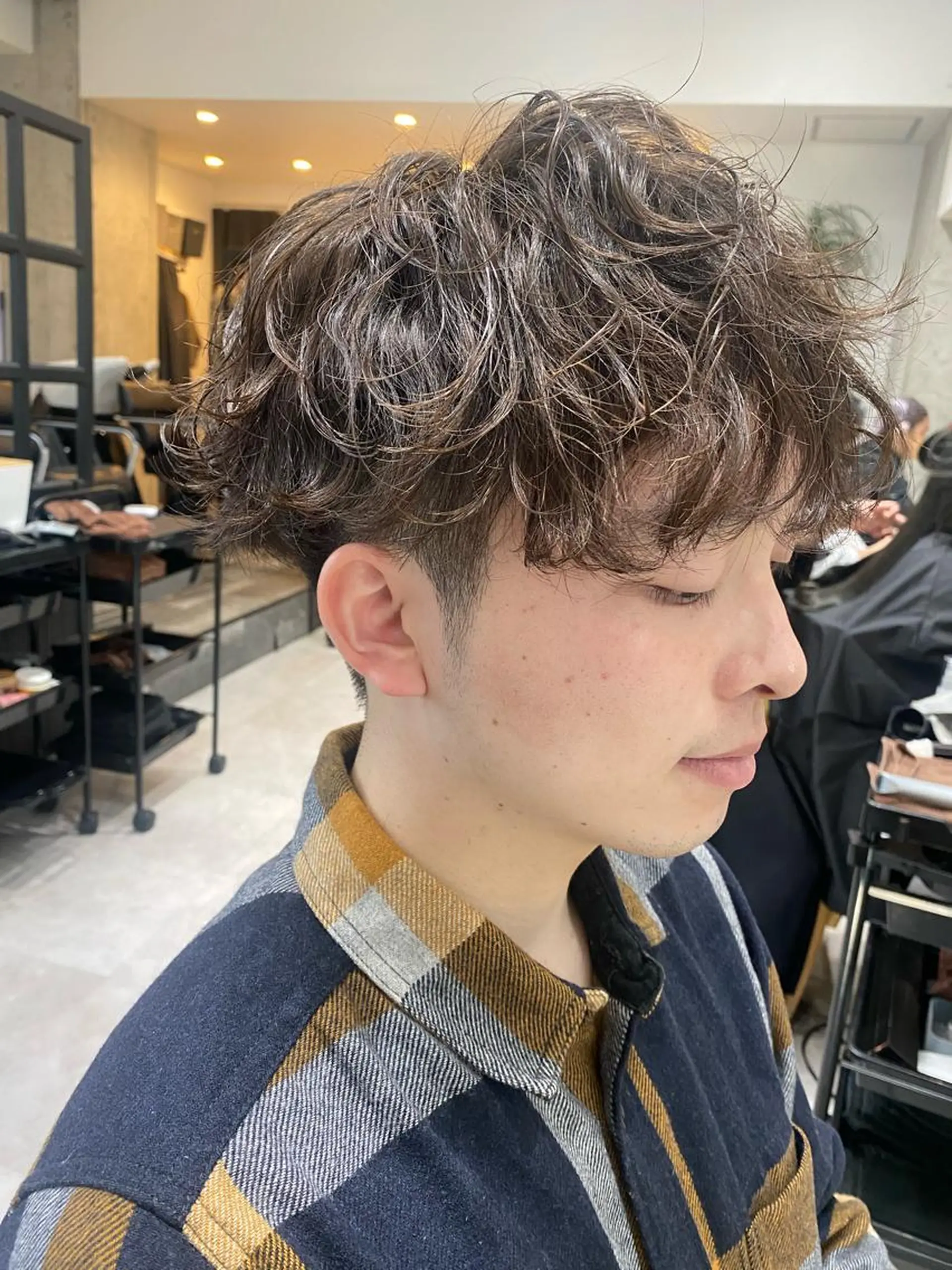 ミディアム パーマ メンズ カット パーマ トリートメント 似合う髪型が 分からない方へのヘアスタイル