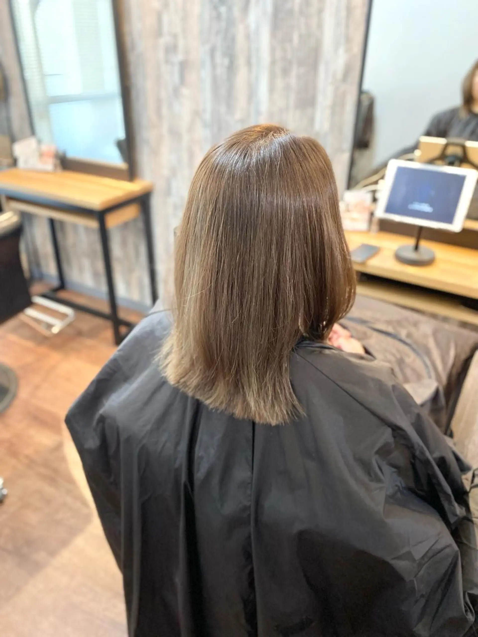 ミディアム カラー ブリーチ 酸性ストレート Luzir⭐︎ GEN⭐︎のヘアスタイル