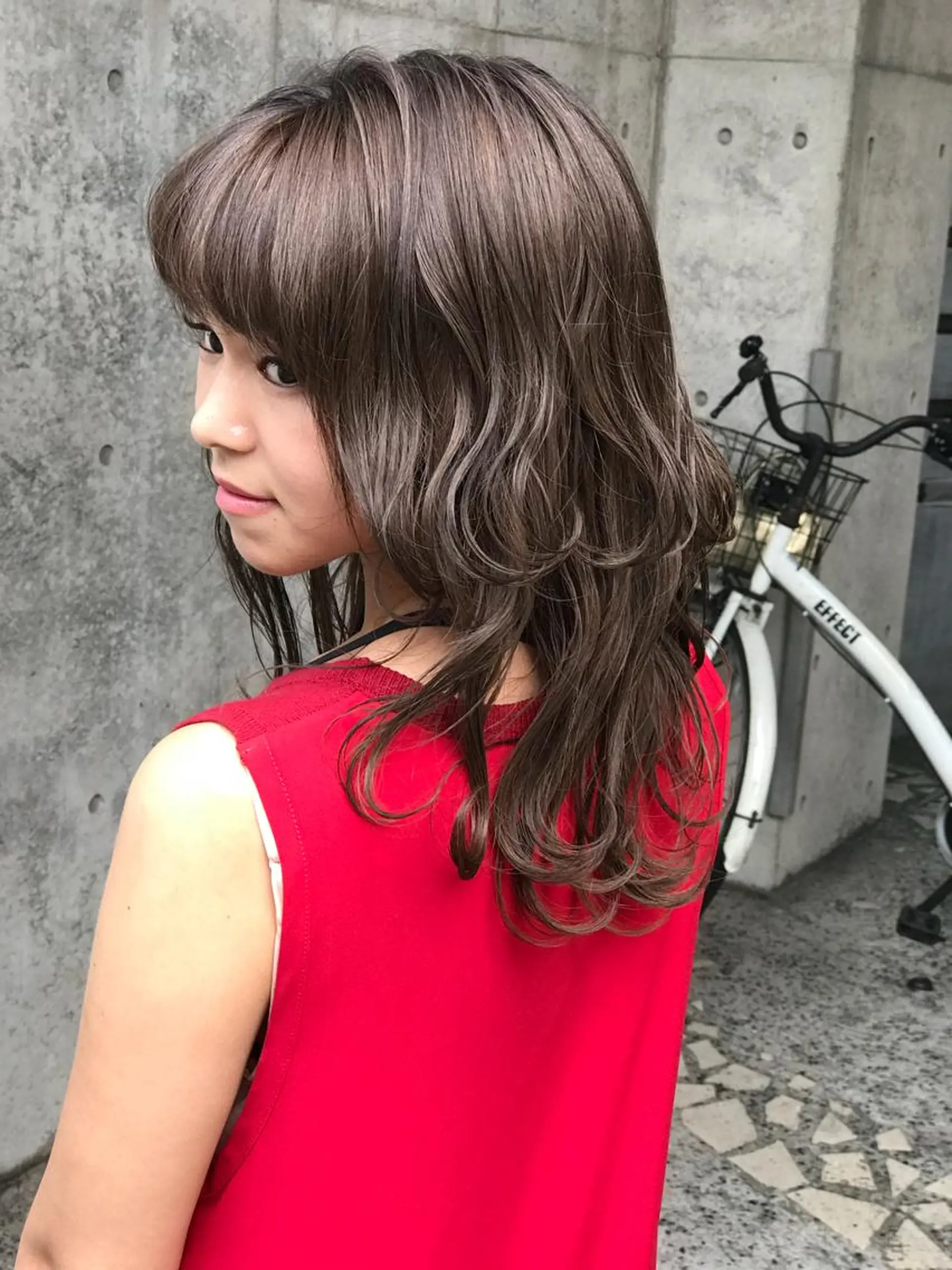 セミロング 及川 光のヘアスタイル