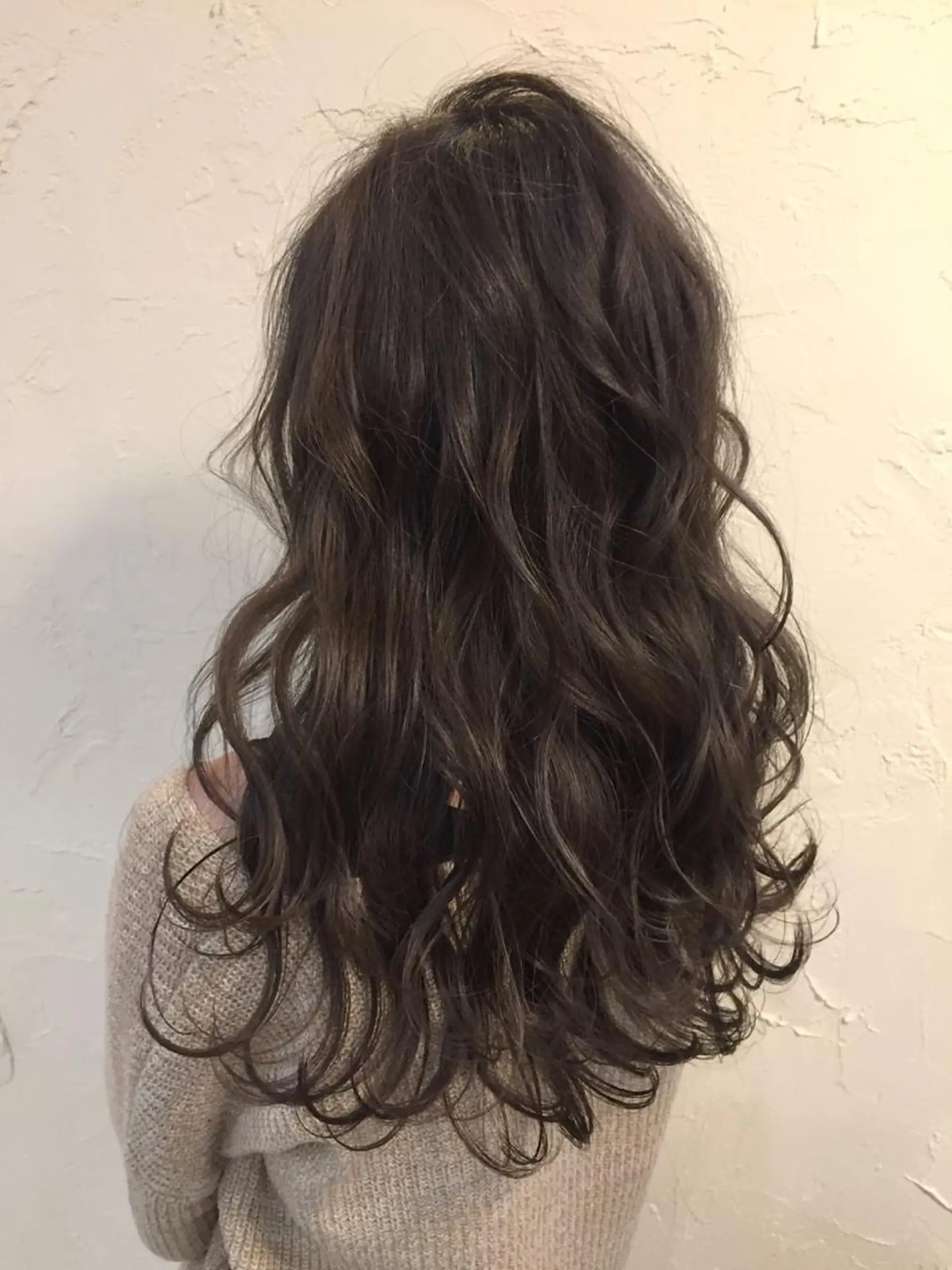 ロング カラー 韓国レイヤー外国人風 透明感カラー髪質改善のヘアスタイル