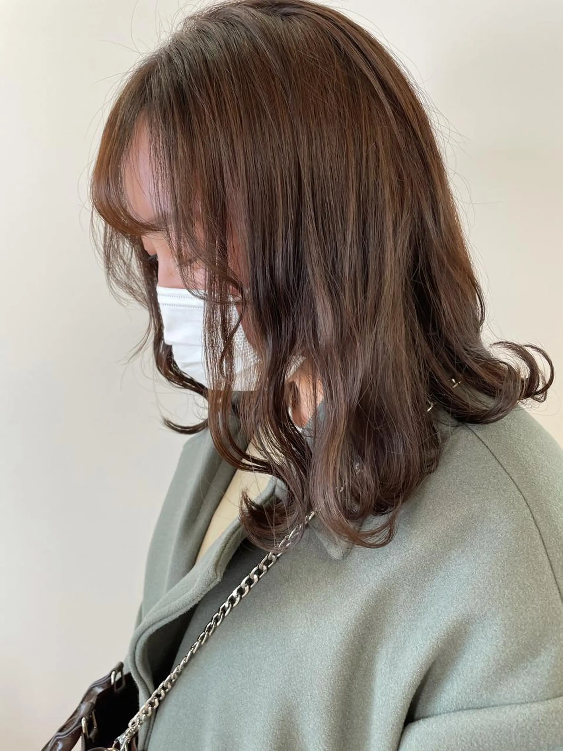 ミディアム カラー ヘアカラー 顔まわりカット✄ ベージュカラー🧸のヘアスタイル