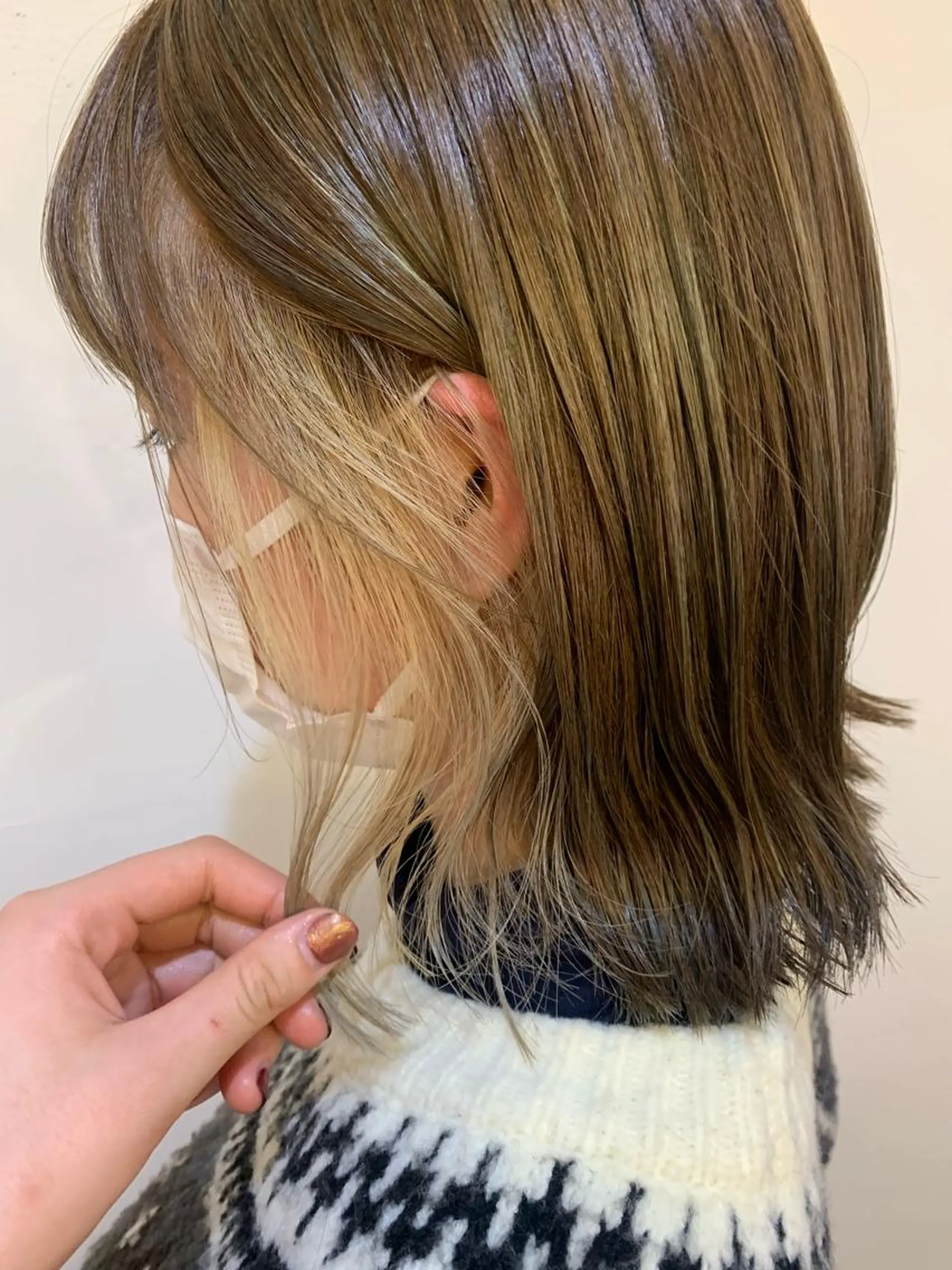 ミディアム カラー ベージュカラー イヤリングカラー ハイライトカラー ハイライト cana 札幌レイヤーカットのヘアスタイル