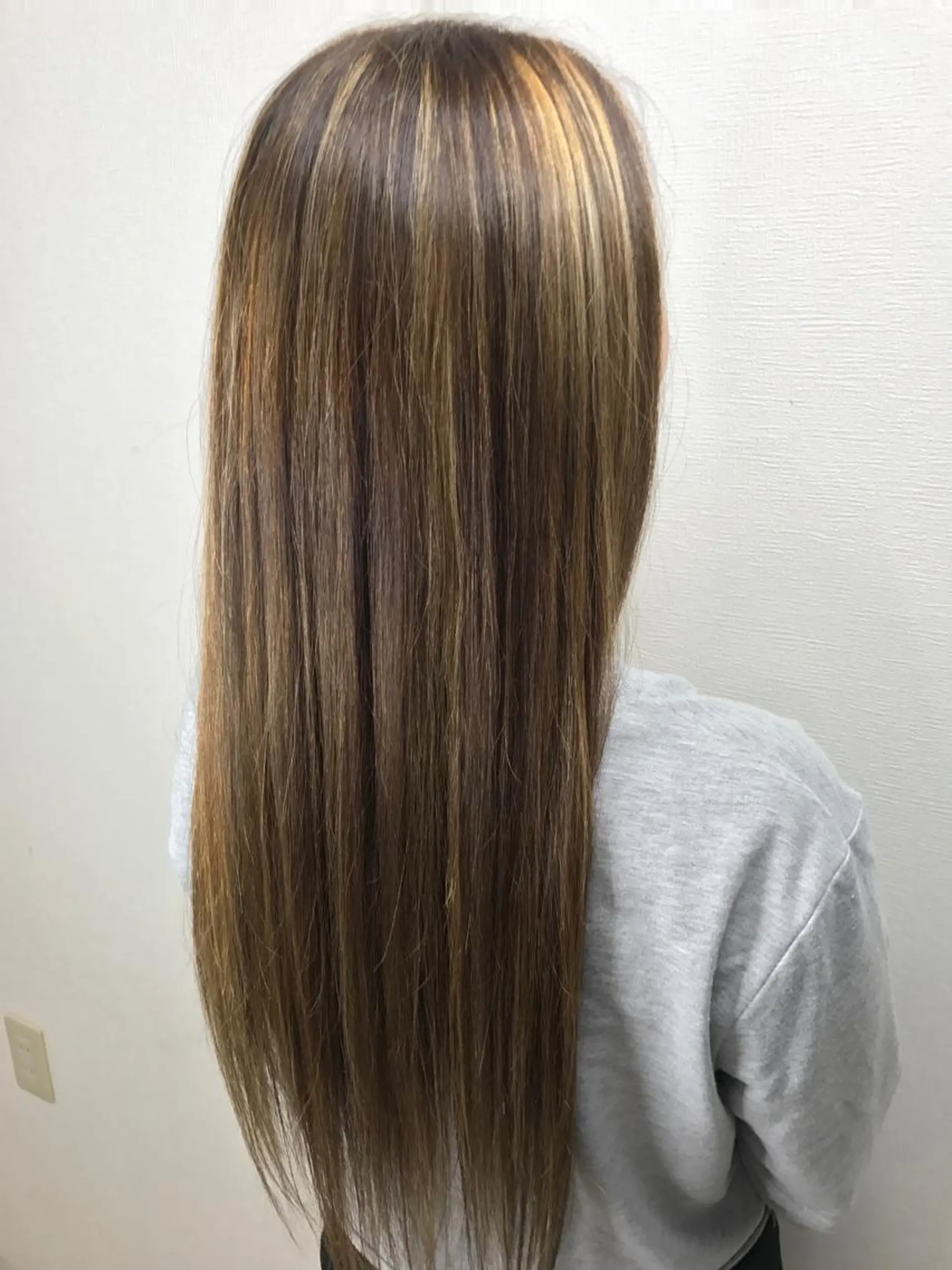 ロング カラー 髪質改善 トリートメント 白髪ぼかし、髪質改善 富田隼仁のヘアスタイル