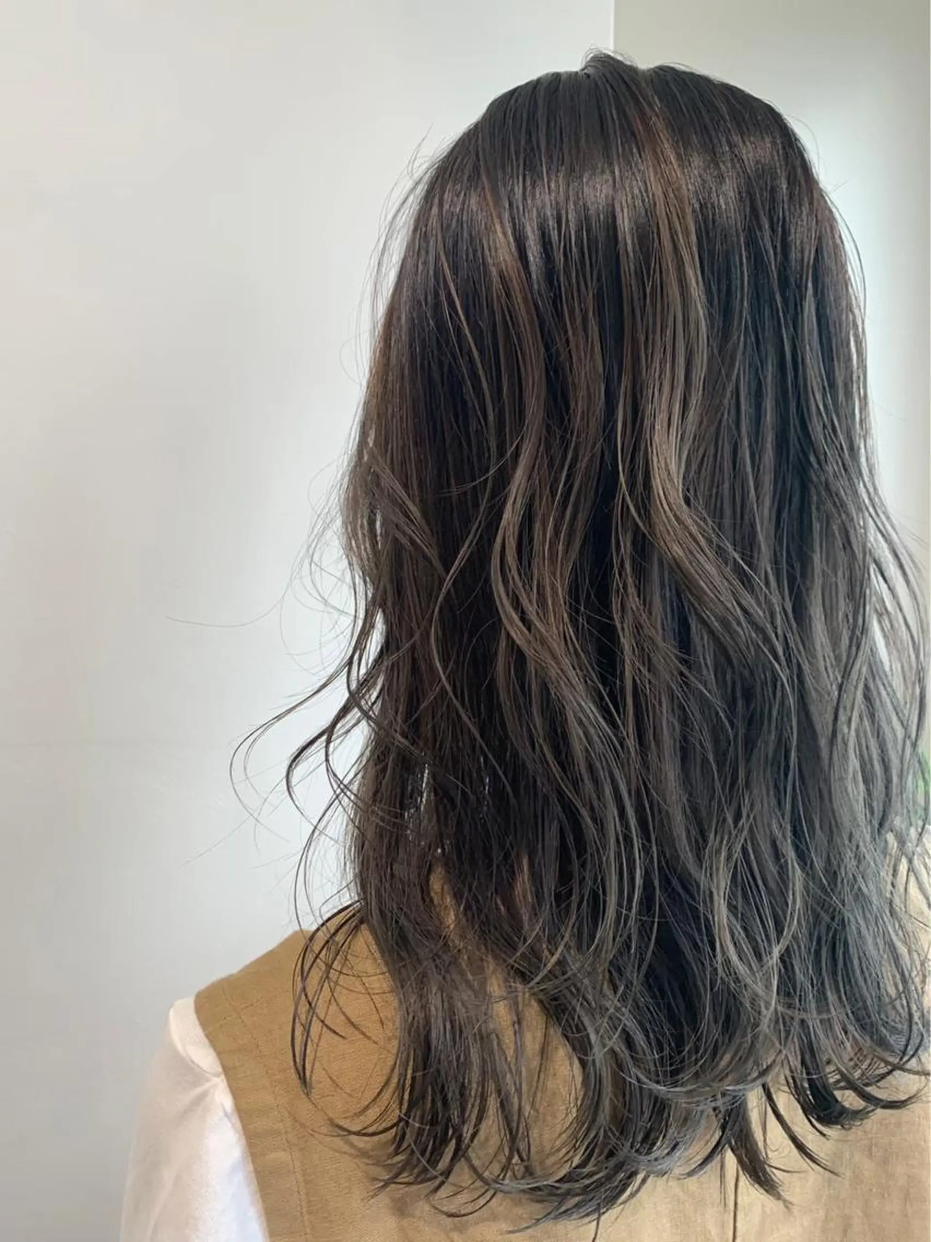 セミロング カラー 透明感カラー グレージュ カット ヘアカラー トリートメント Chlom🌿Top Stylist沖田のヘアスタイル