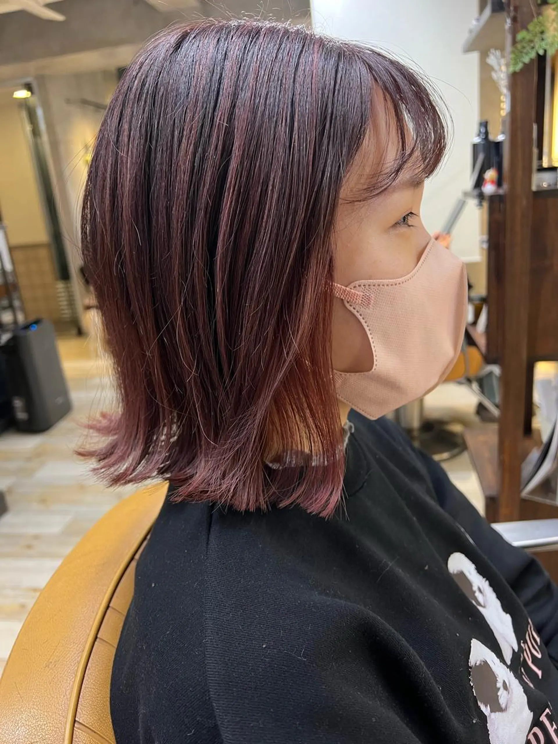 ショート カラー ヘアアレンジ ミストバング ベージュカラー イヤリングカラー  フェイスフレーミング ピンクカラー SALOWIN藤沢店所属・サナ🌱 切りっぱなしボブのヘアスタイル