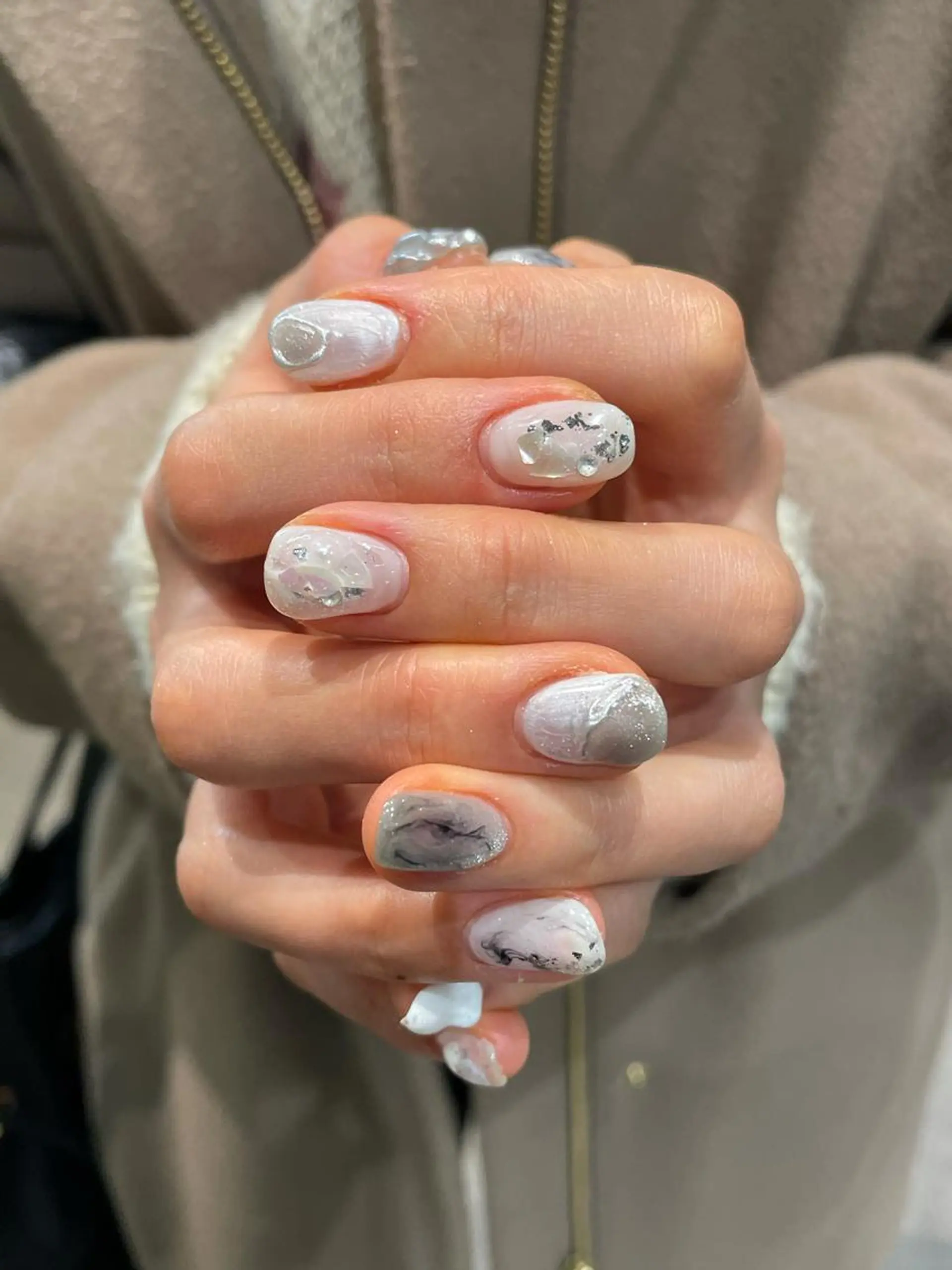 ネイル ホワイト ハンドネイル ナチュラル透明感🌱 小山美樹子のヘアスタイル