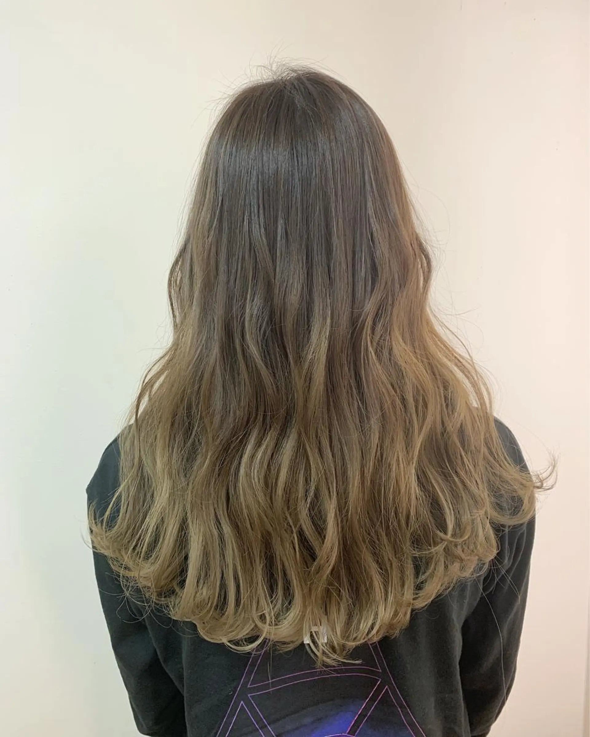 ロング 菅原リキヤ くびれレイヤーヘアのヘアスタイル