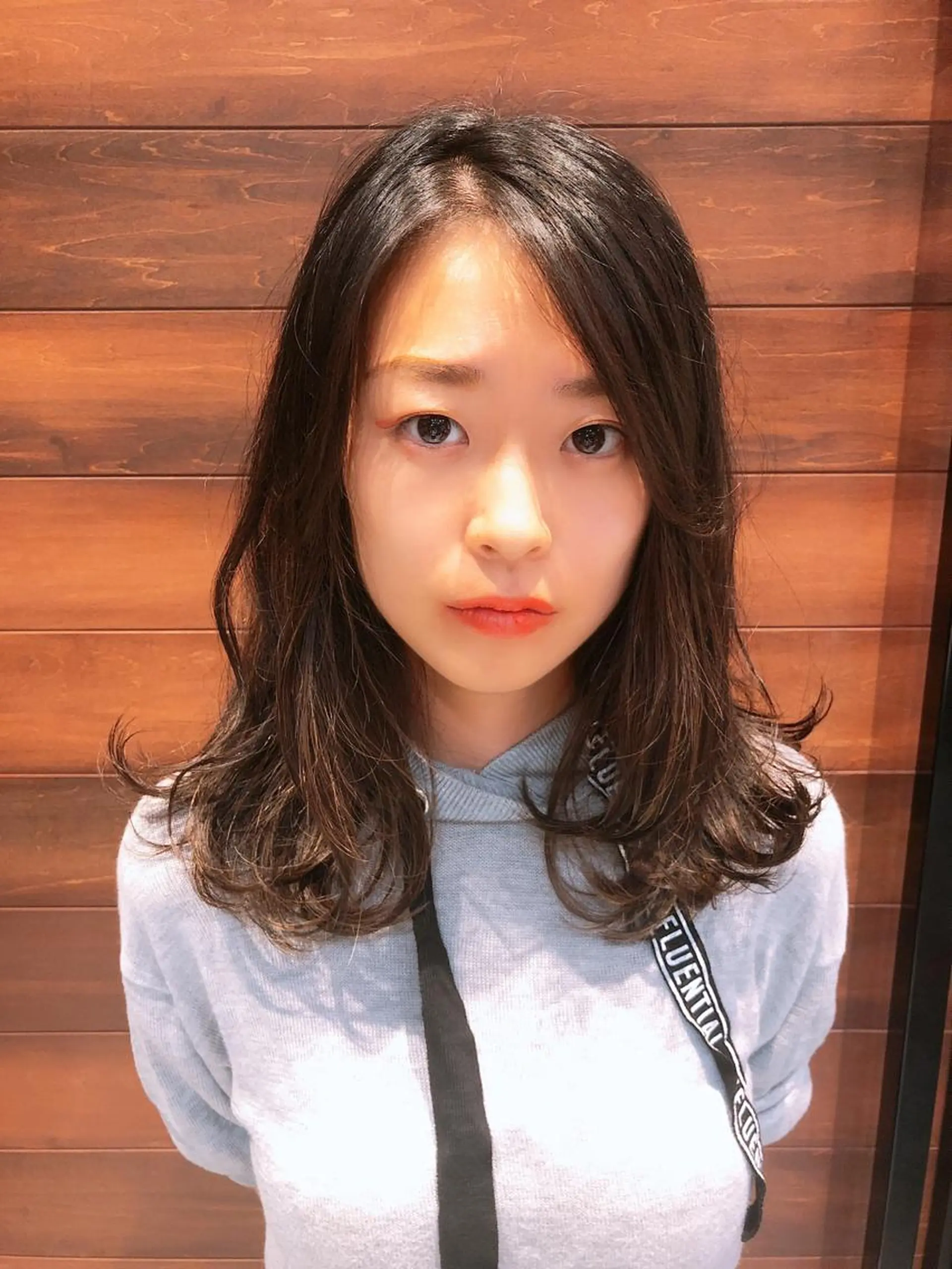 セミロング kawamoto akaneのヘアスタイル