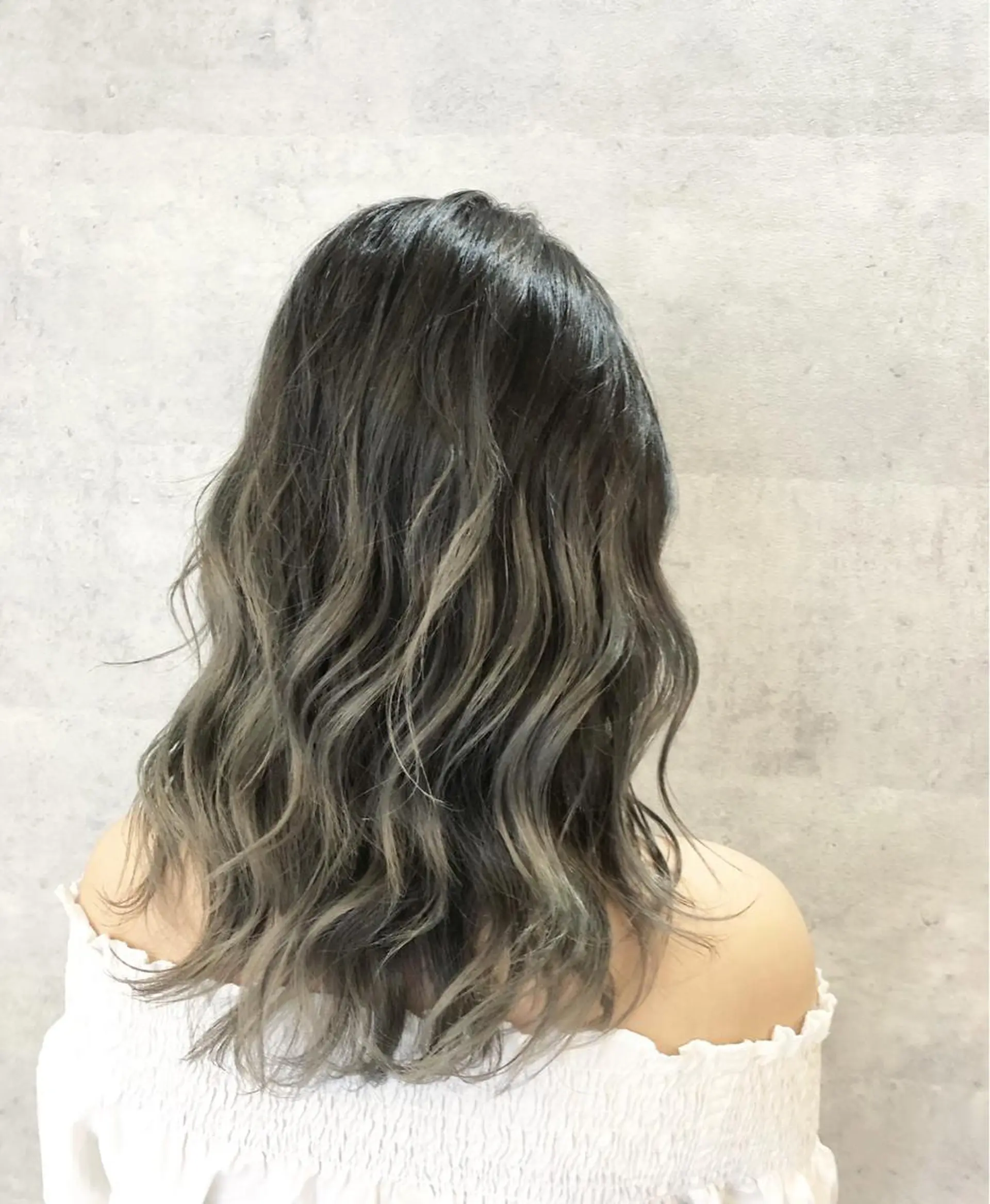 セミロング カラー 髪質改善で 憧れの潤艶美髪にのヘアスタイル