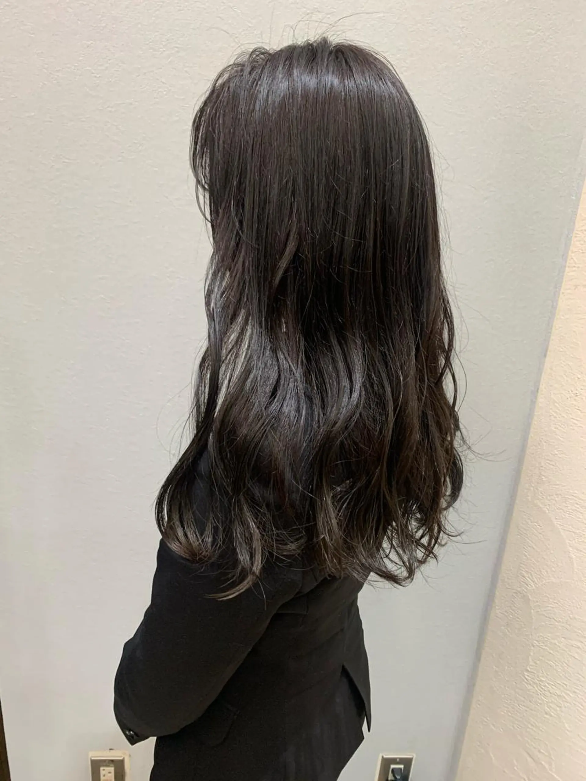 セミロング カラー アッシュ 片岡 由依のヘアスタイル