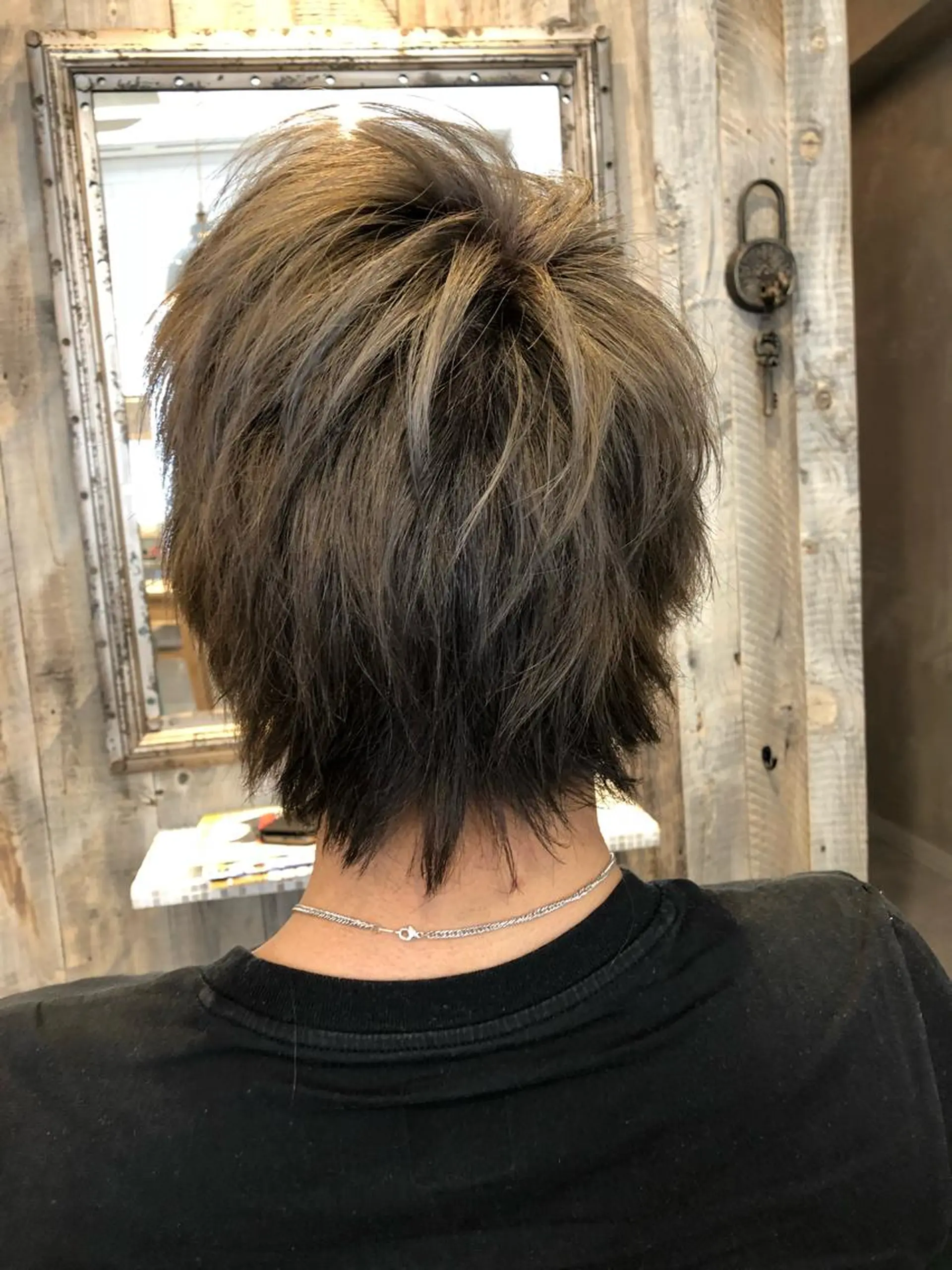 ショート カラー メンズ メンズブリーチ アッシュ ブリーチ カット ヘアカラー トリートメント 川野 賢のヘアスタイル